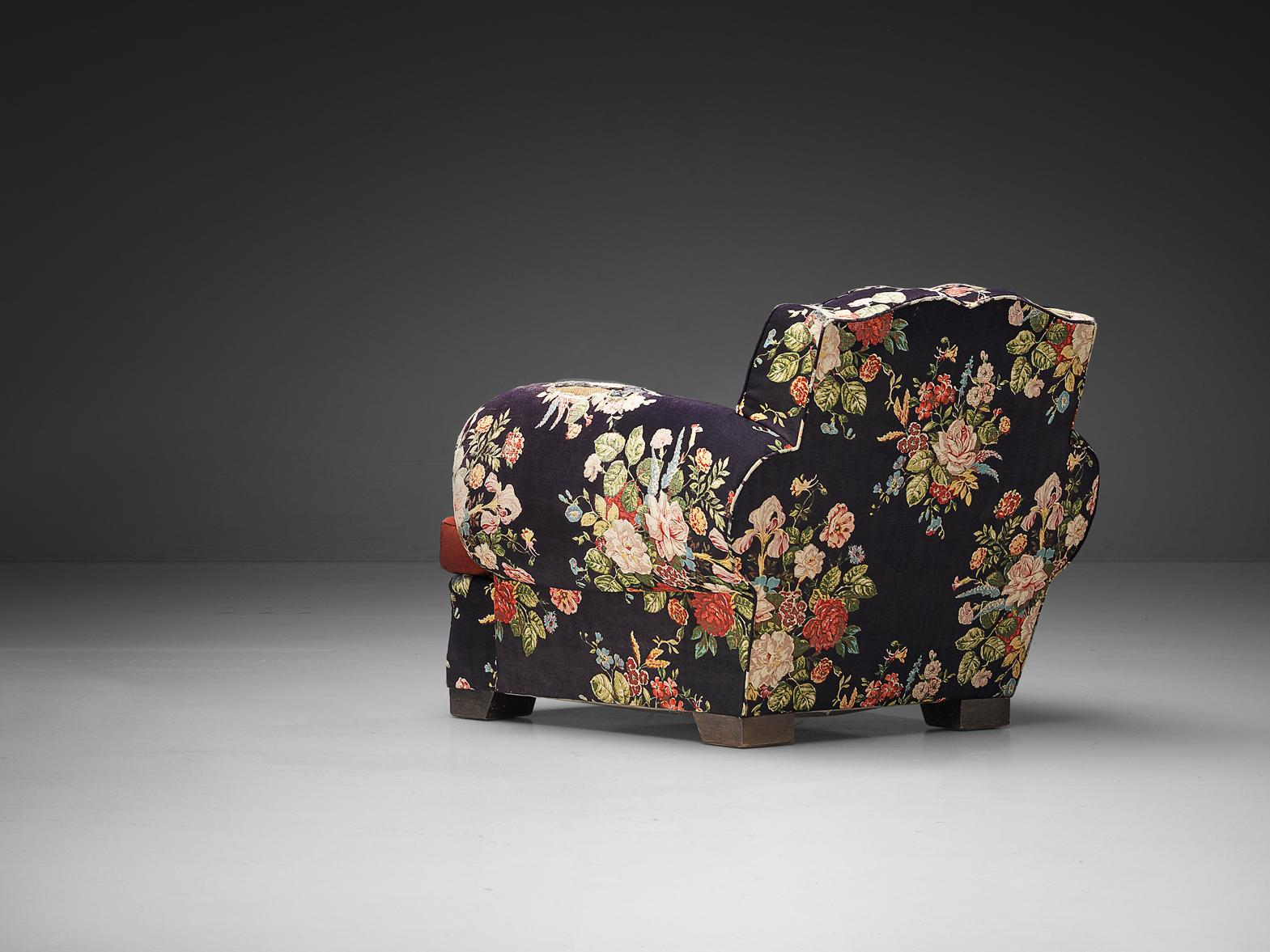 French Art Deco Lounge Chair in Floral Upholstery In Good Condition For Sale In Waalwijk, NL