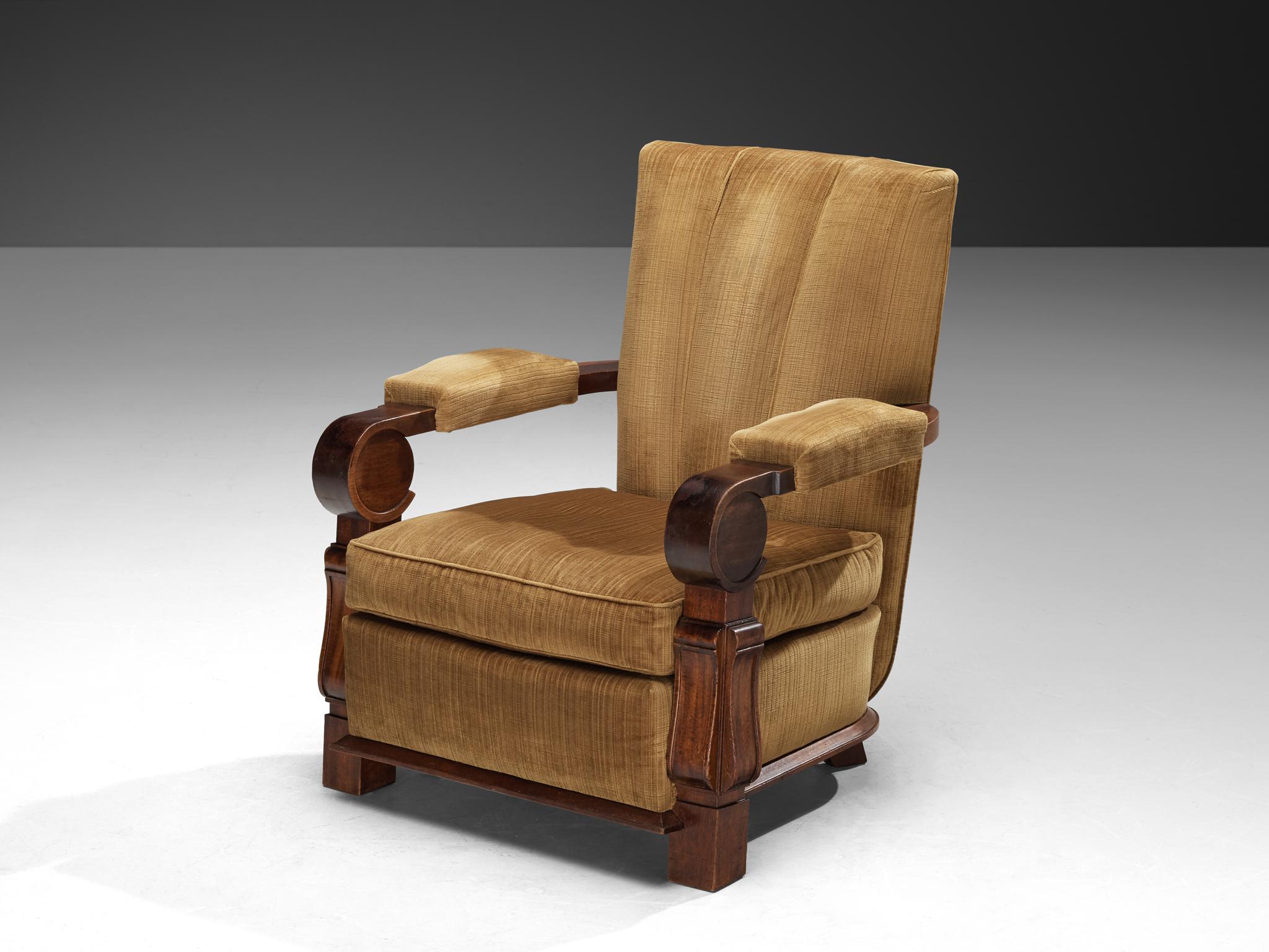 Chaise longue, acajou, velours, France 1940s

Cette magnifique chaise longue Art déco française des années 1940 respire le caractère et l'élégance. Les lignes raffinées des accoudoirs, combinées à des formes rondes et circulaires, font de ces