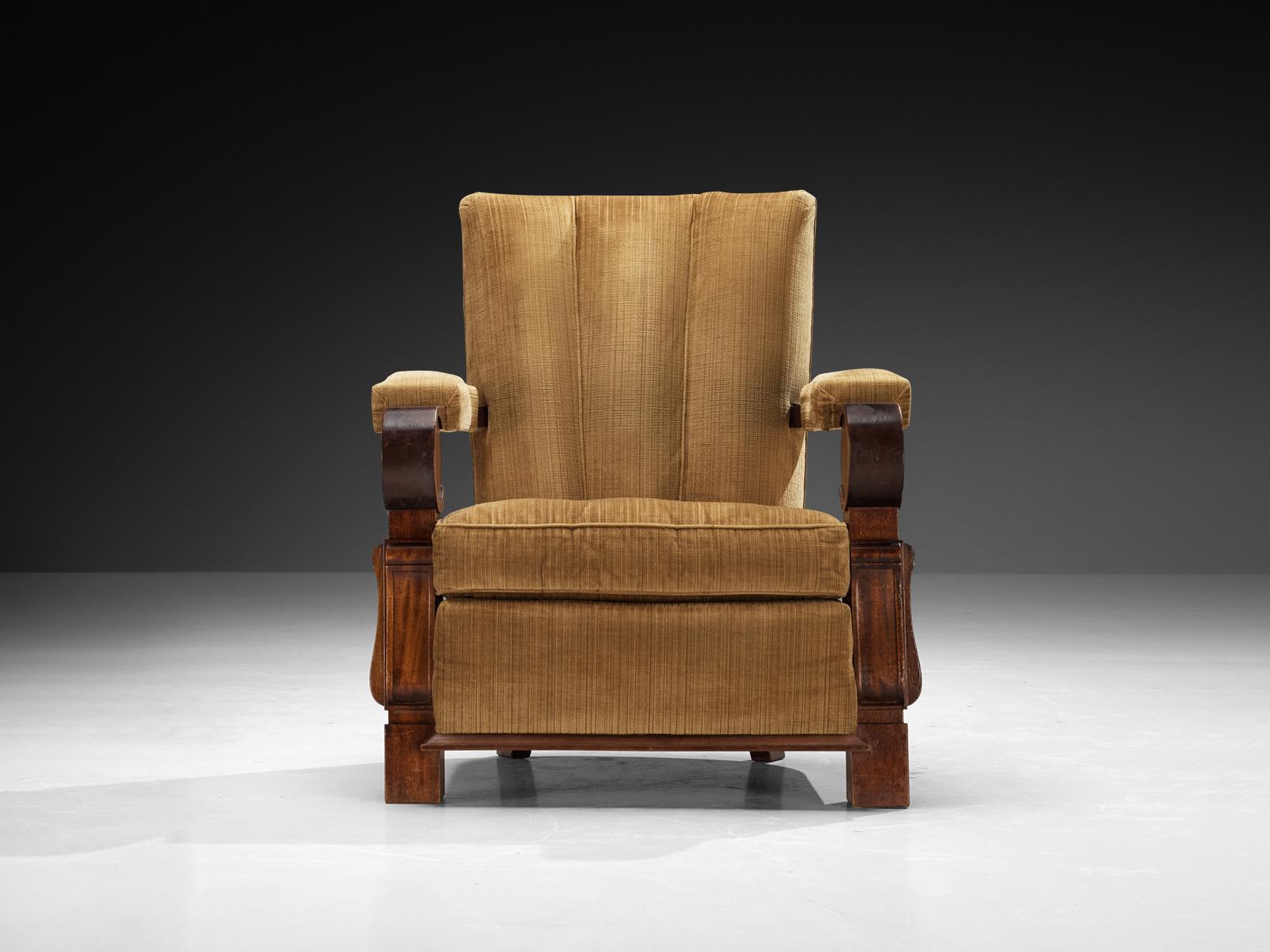 Chaise longue Art déco française en acajou et tissu beige doré Bon état - En vente à Waalwijk, NL