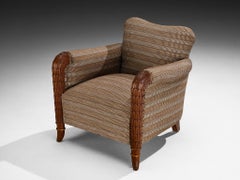 Französischer Art Deco Sessel mit geschnitzten Armlehnen mit Federmotiv