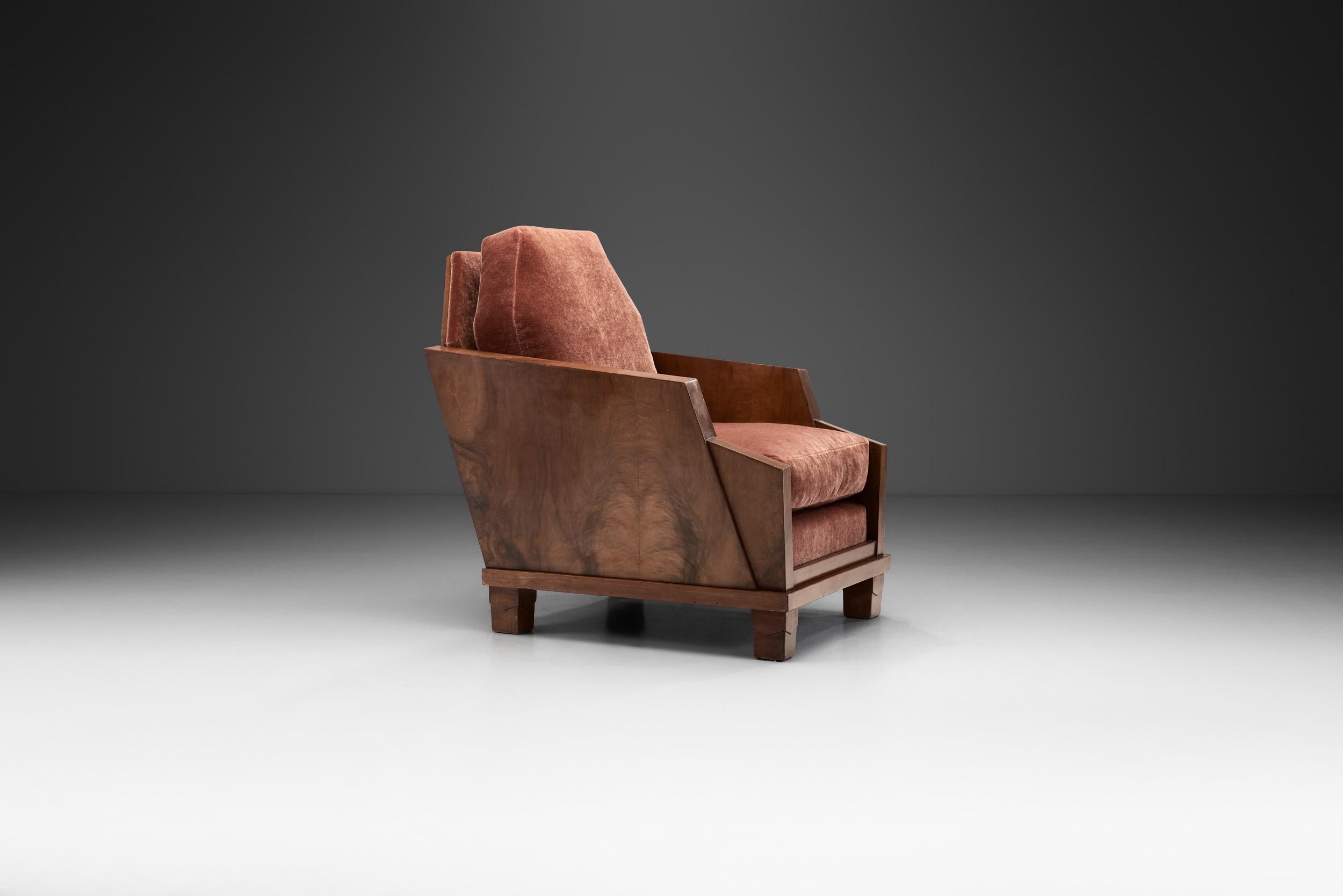 Mid-Century Modern French Art Deco Lounge Chair with Walnut Veneer, France, 1930s