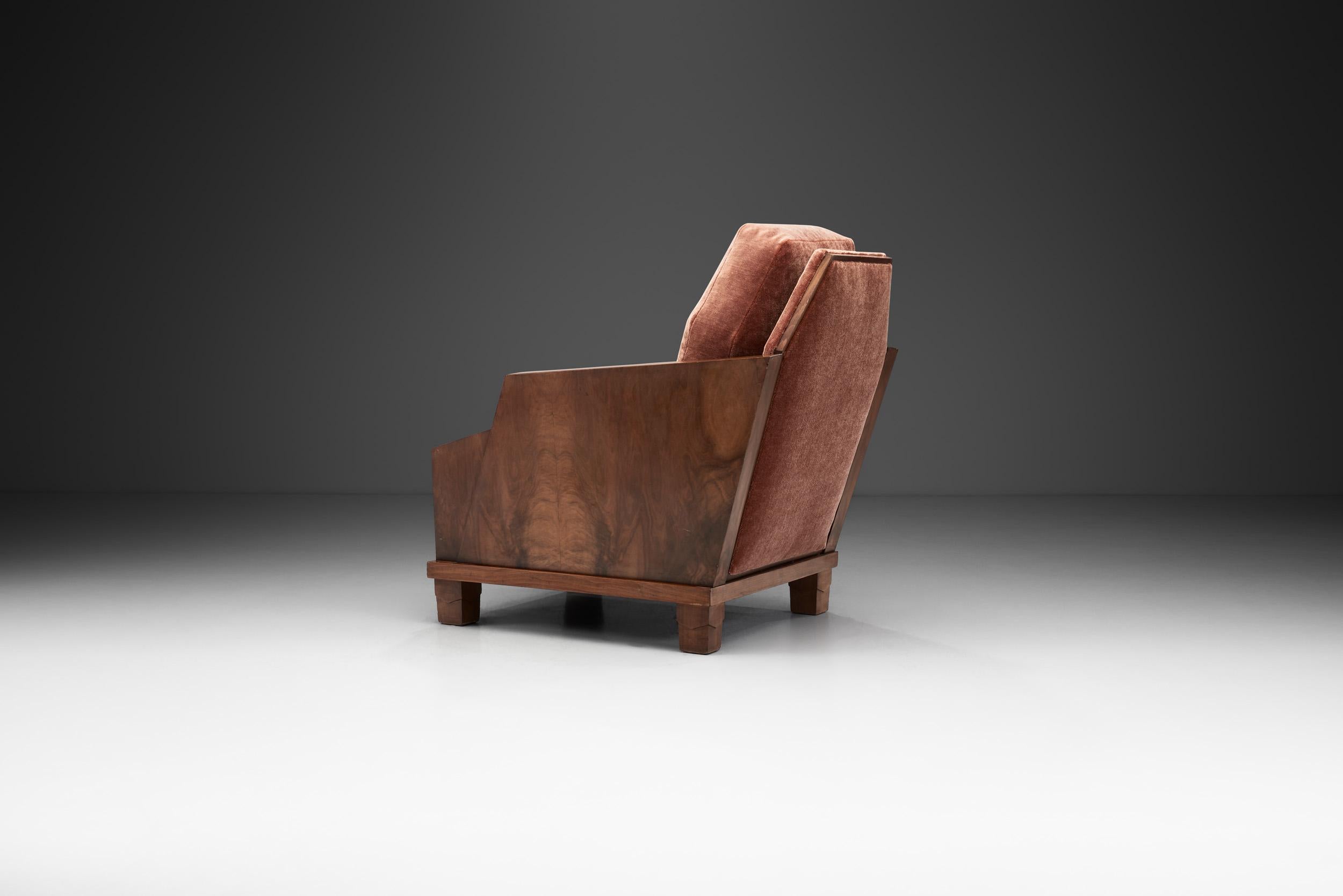 Mid-20th Century French Art Deco Lounge Chair with Walnut Veneer, France, 1930s