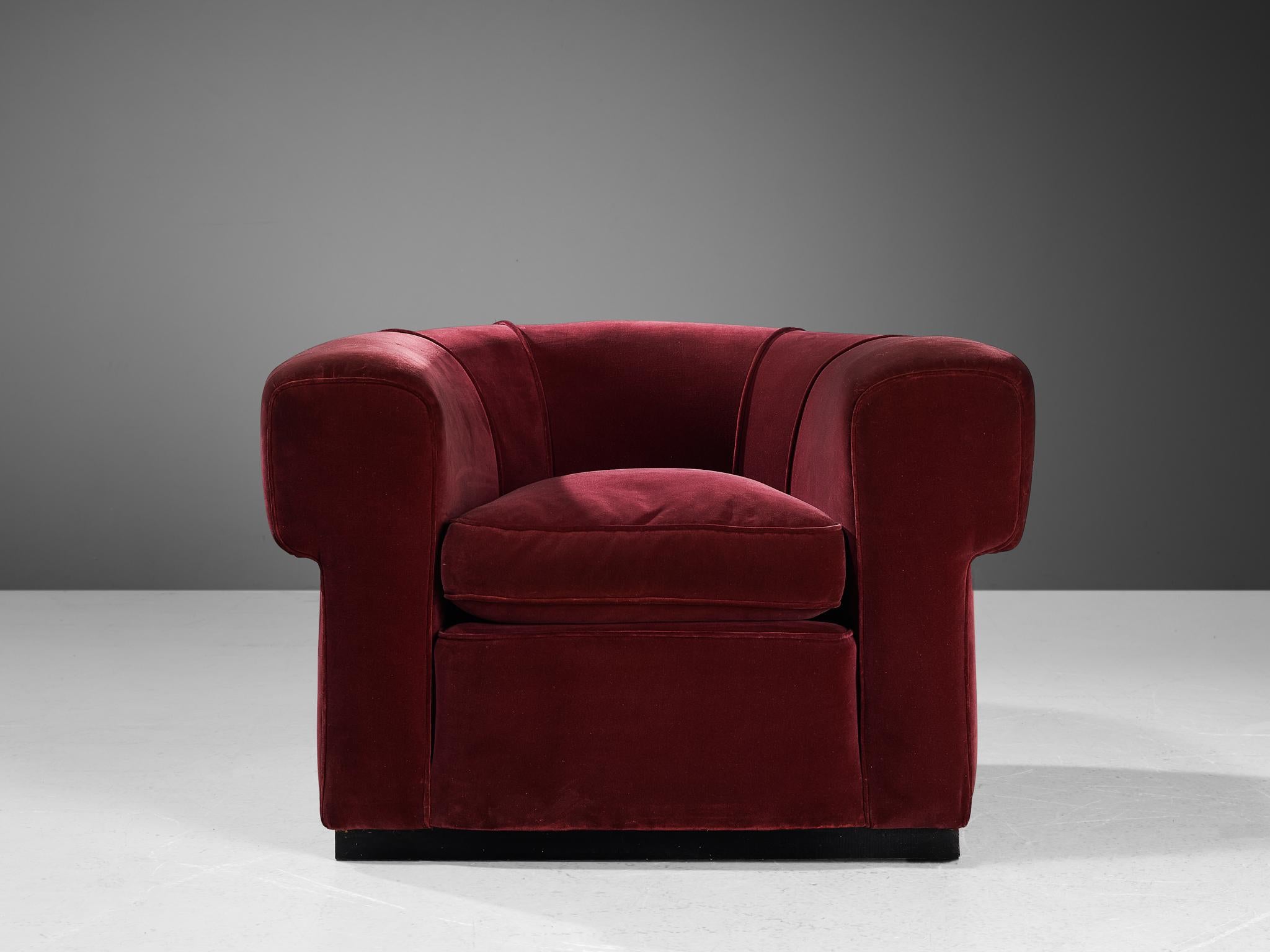 Italian Art Deco Pair of Lounge Chairs in Burgundy Velvet For Sale 5