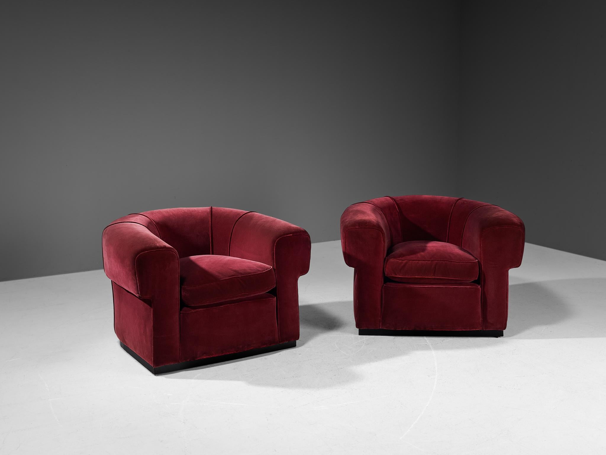Mid-20th Century Italian Art Deco Pair of Lounge Chairs in Burgundy Velvet For Sale