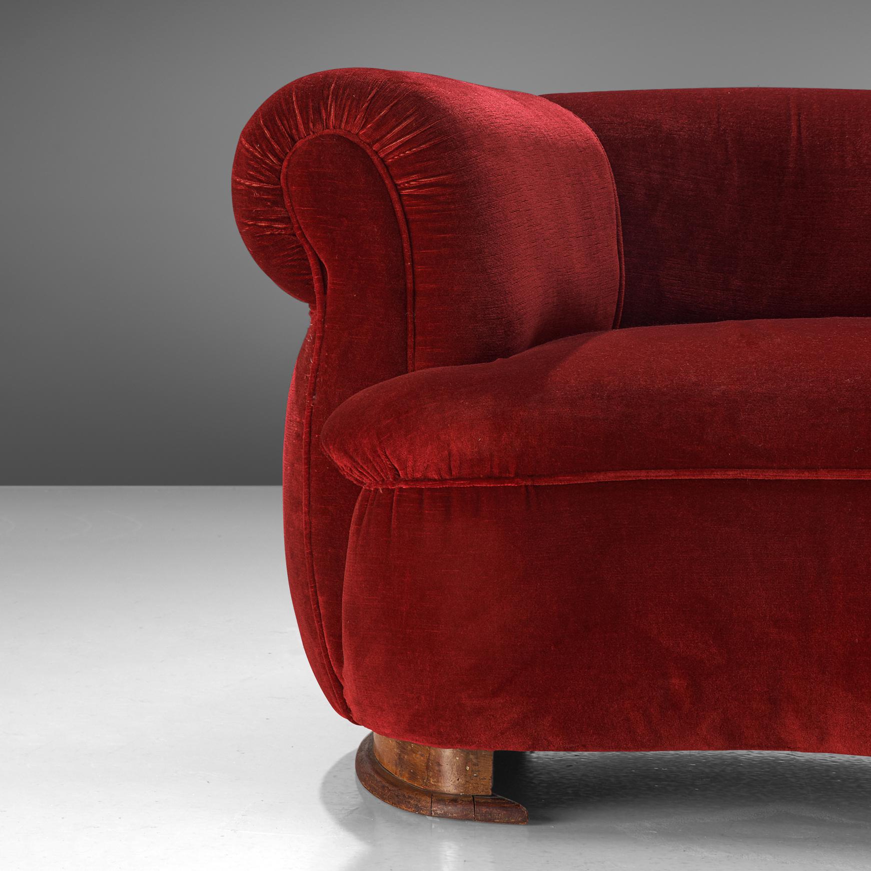 Art-déco-Loungesessel mit roter Samtpolsterung, Art déco (Mitte des 20. Jahrhunderts)