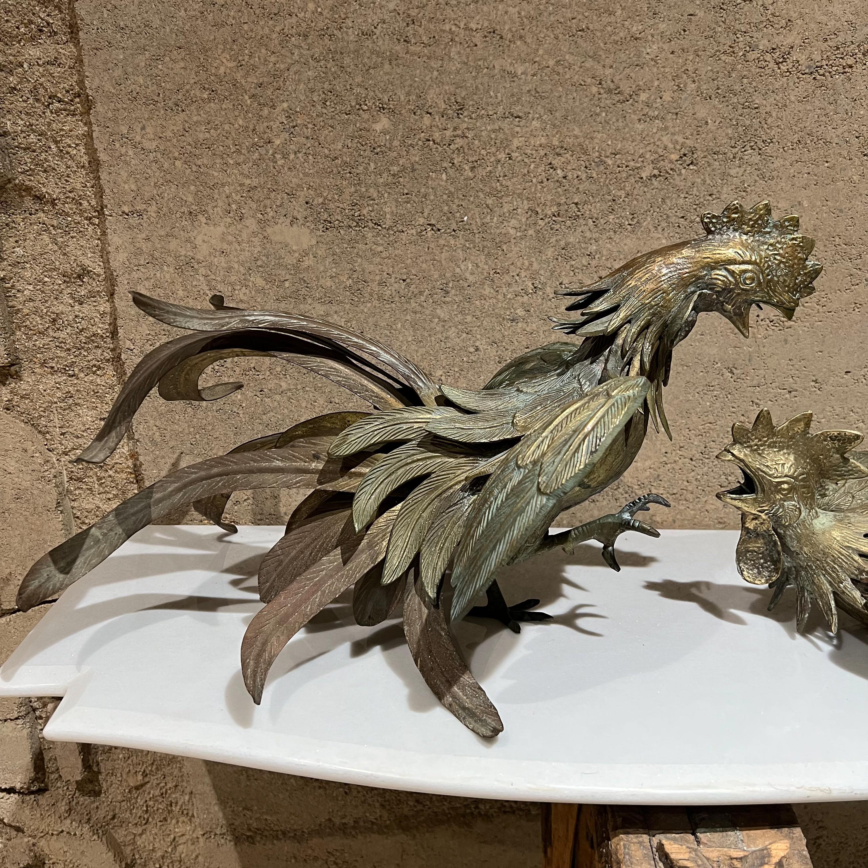 Ravissante sculpture de table Art Déco française expressive en bronze représentant un coq combattant des Galles en vente 11