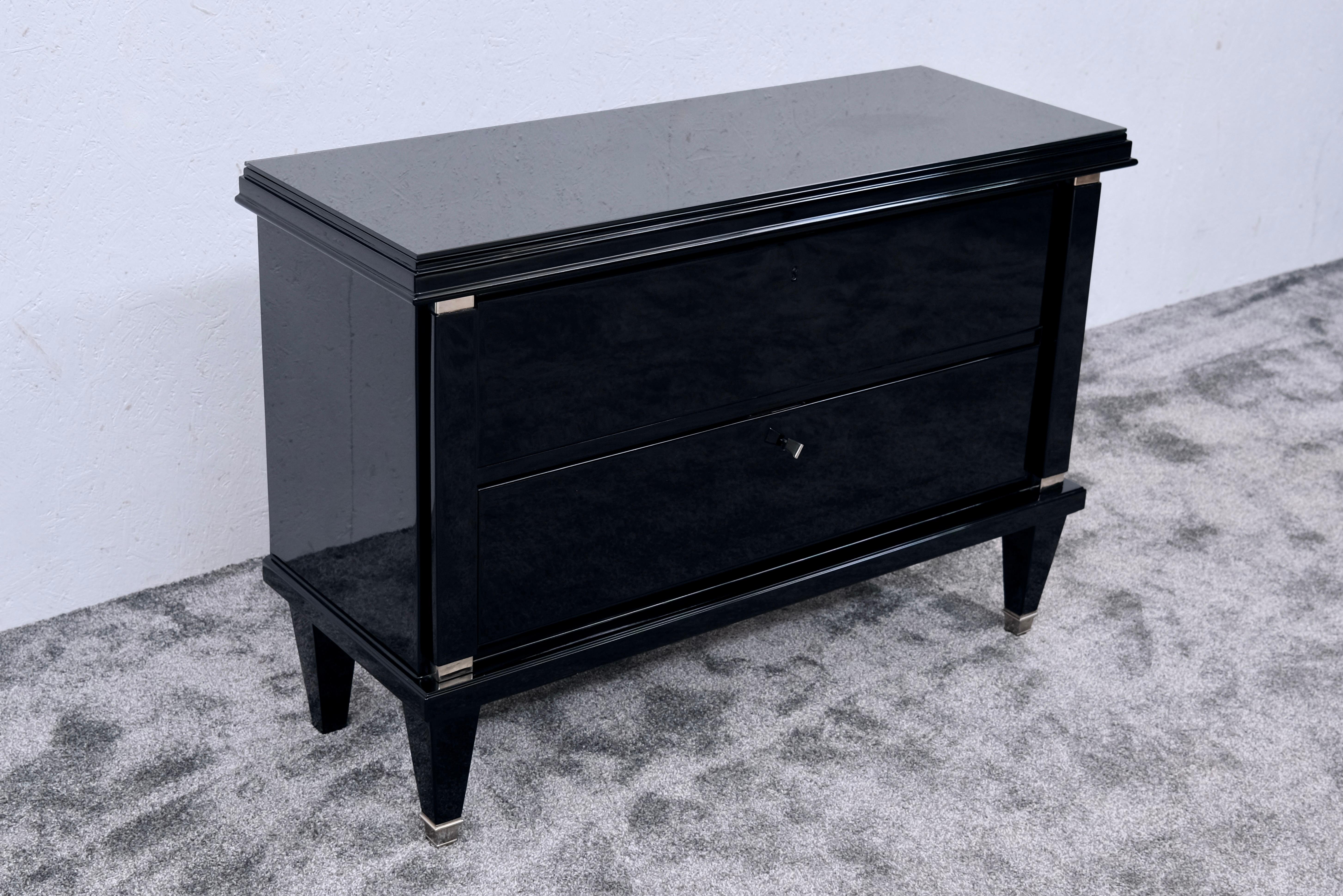 Art Déco Cassettiera bassa Art Deco francese in nero con accenti cromati, anni '30 in vendita