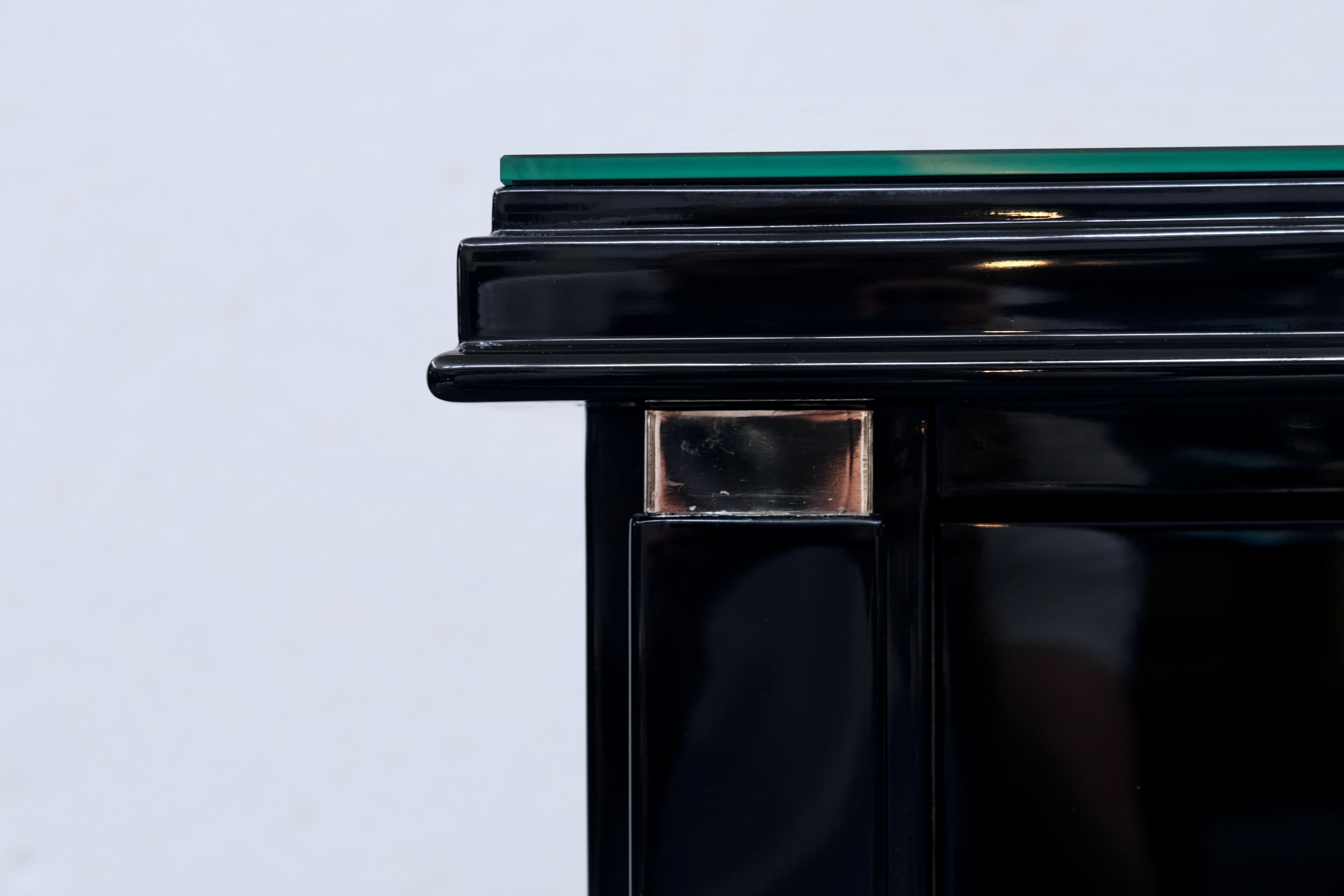 Francese Cassettiera bassa Art Deco francese in nero con accenti cromati, anni '30 in vendita