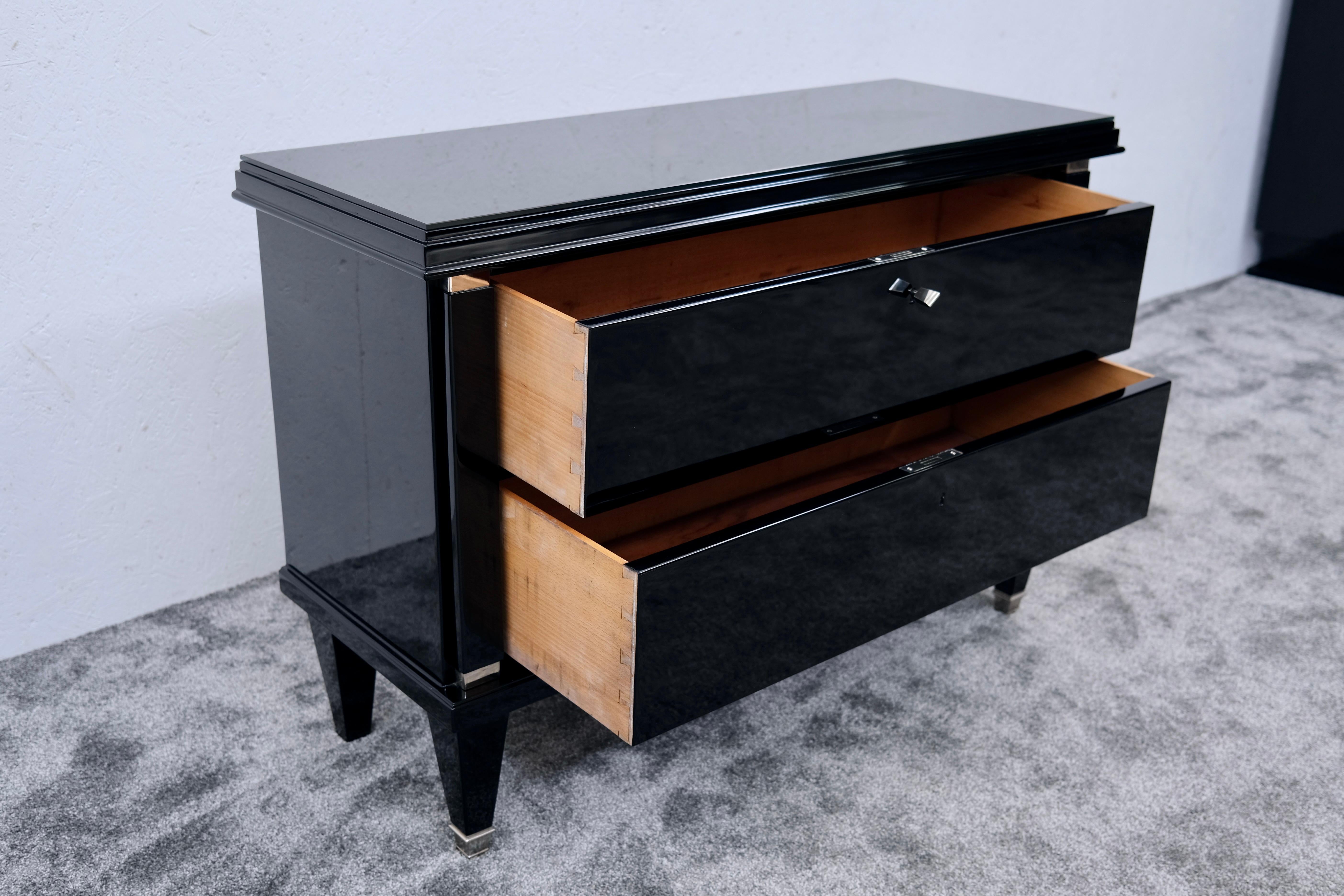Metallo Cassettiera bassa Art Deco francese in nero con accenti cromati, anni '30 in vendita