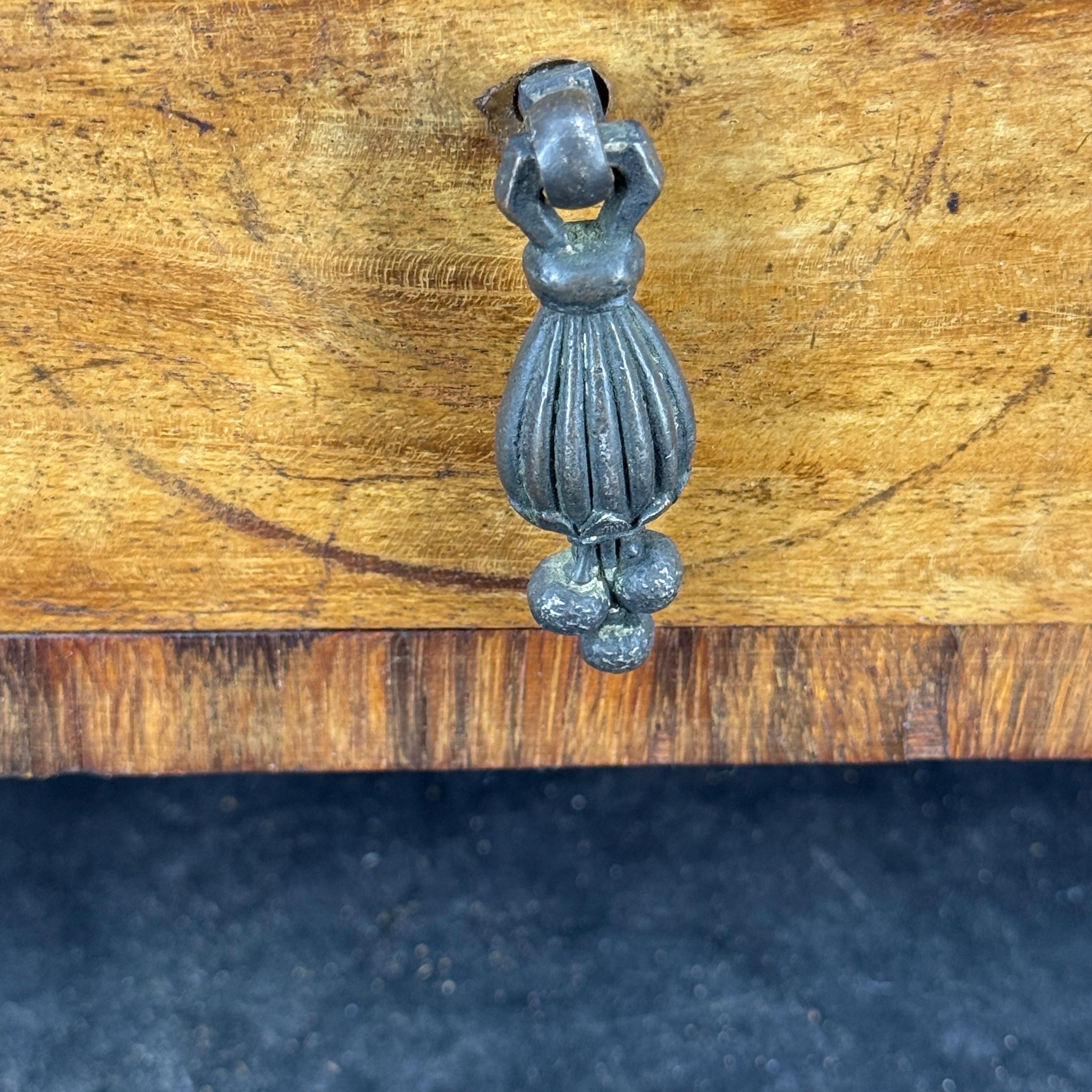 French Art Deco Low Wood Nightstand Side End Table with Marble Top en vente 2