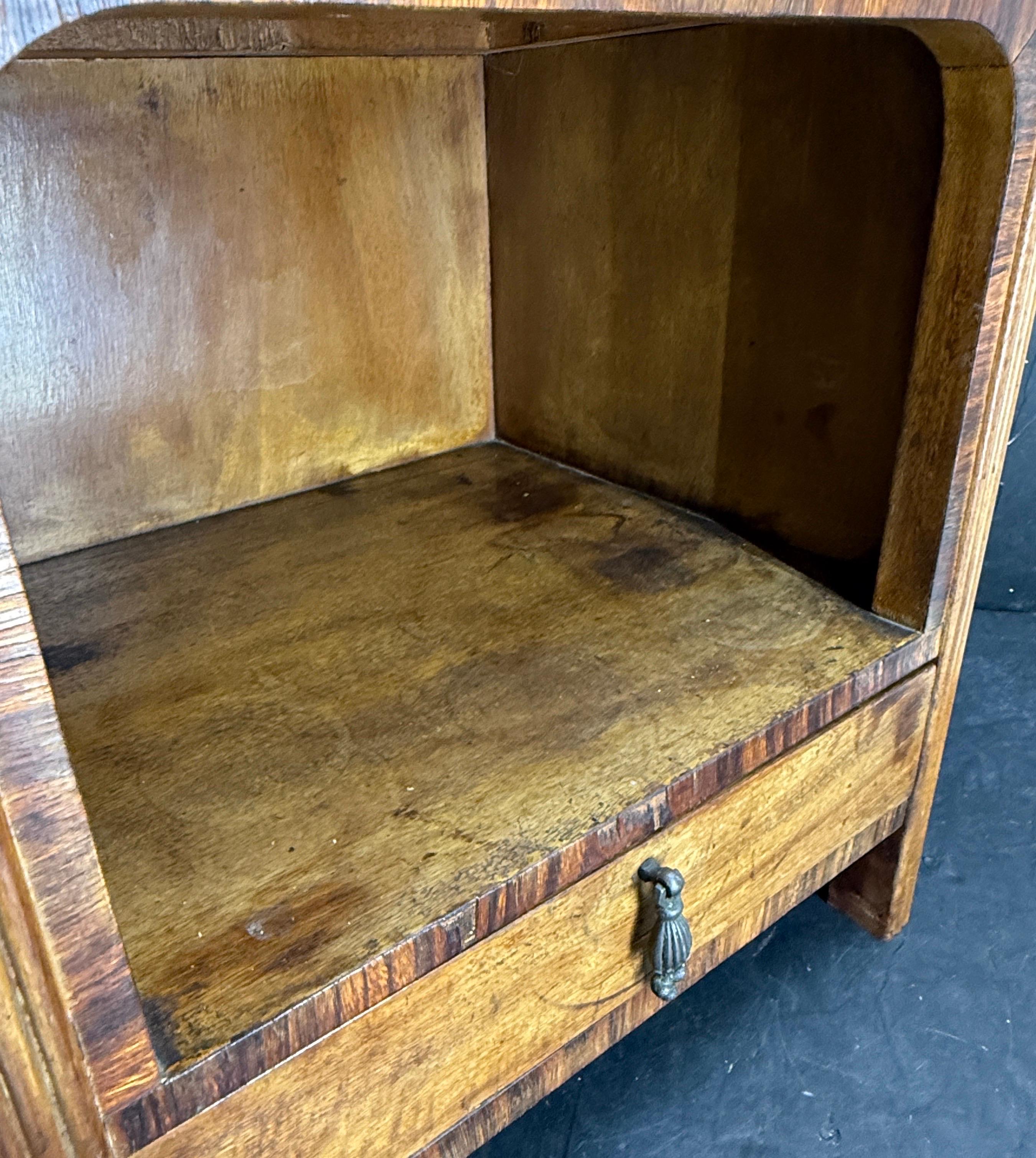 French Art Deco Low Wood Nightstand Side End Table with Marble Top en vente 4