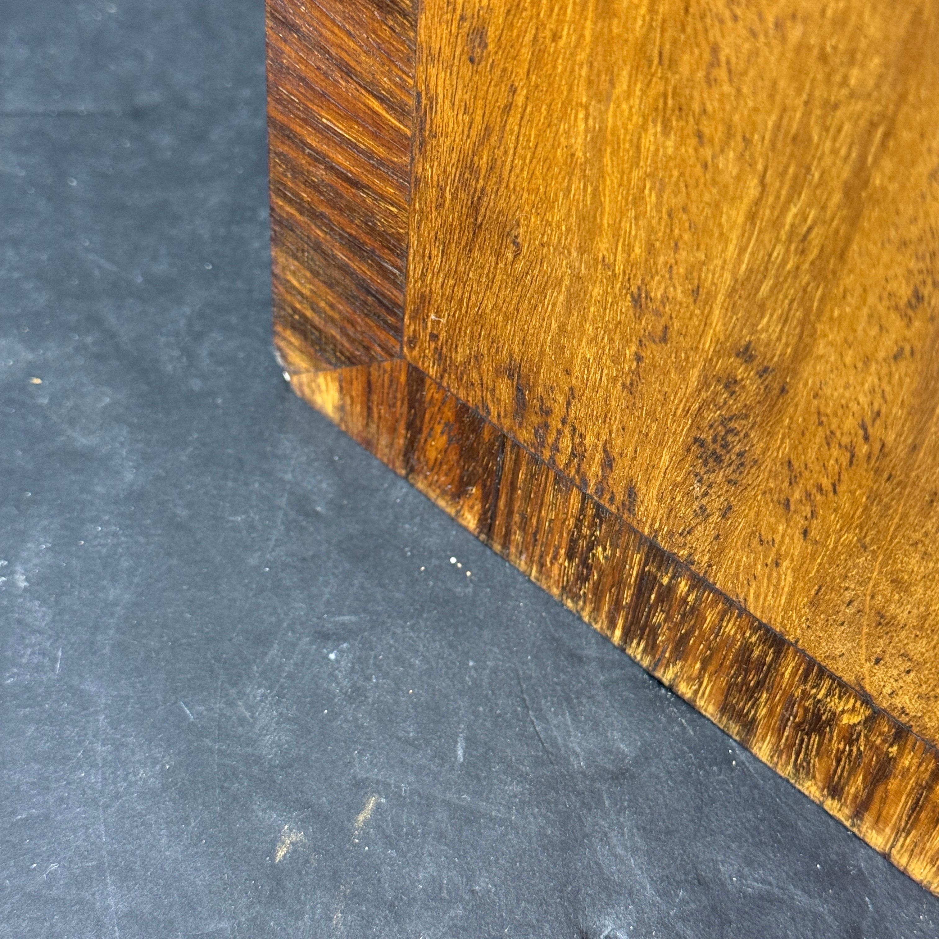 French Art Deco Low Wood Nightstand Side End Table with Marble Top en vente 6