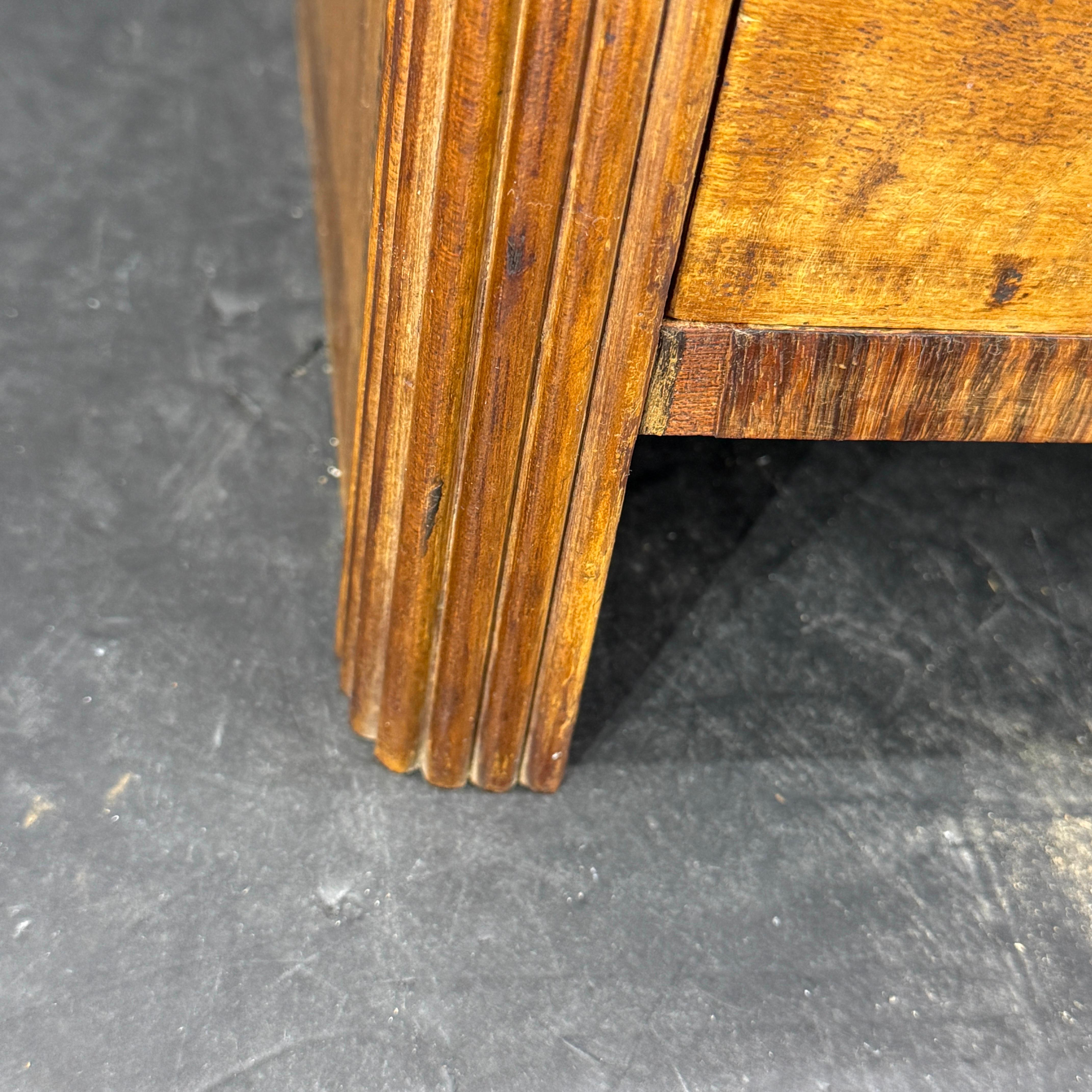 French Art Deco Low Wood Nightstand Side End Table with Marble Top en vente 10