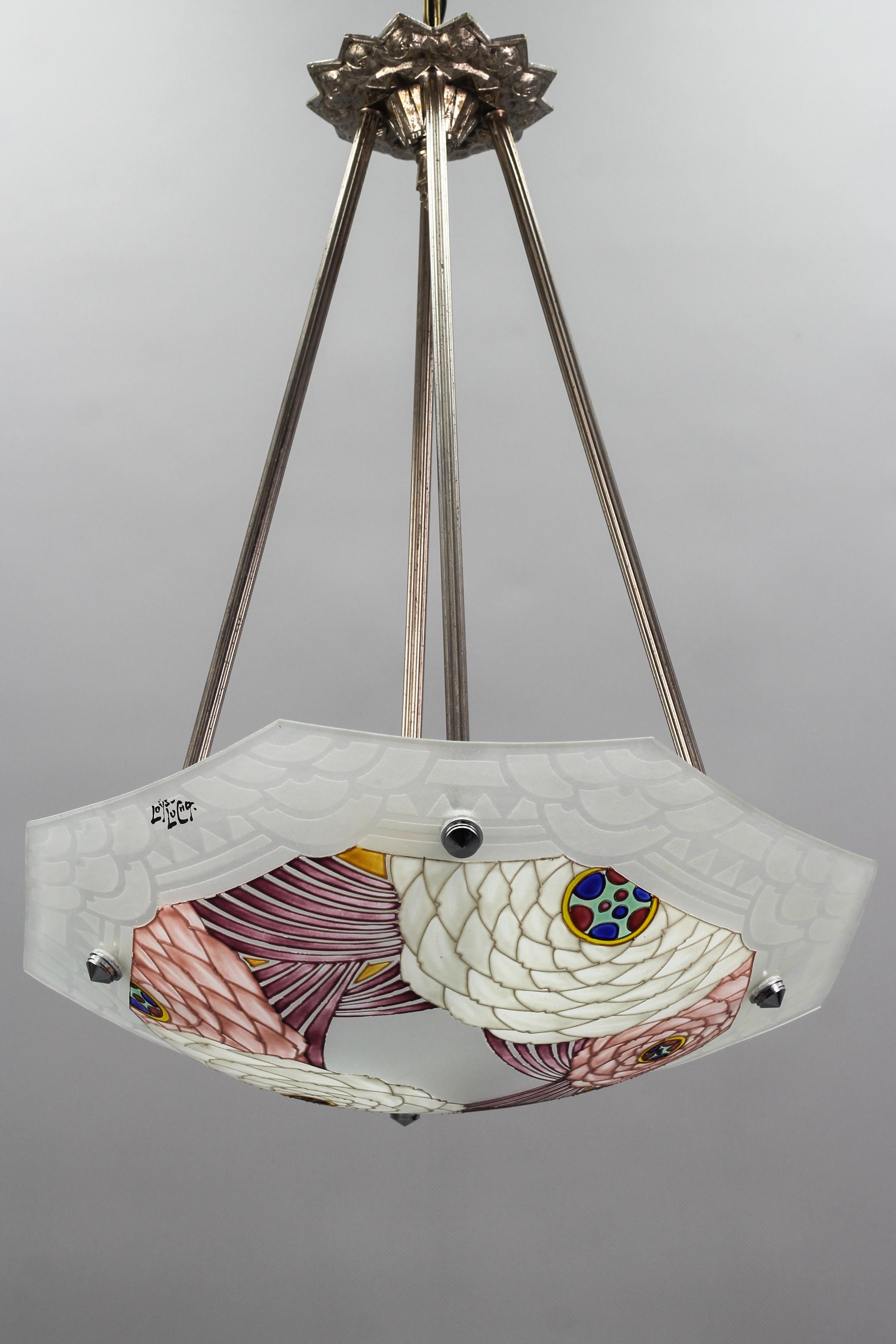 Milieu du XXe siècle Lampe à suspension à deux lumières en verre émaillé à motifs floraux Art Déco français, signée Loys Lucha en vente