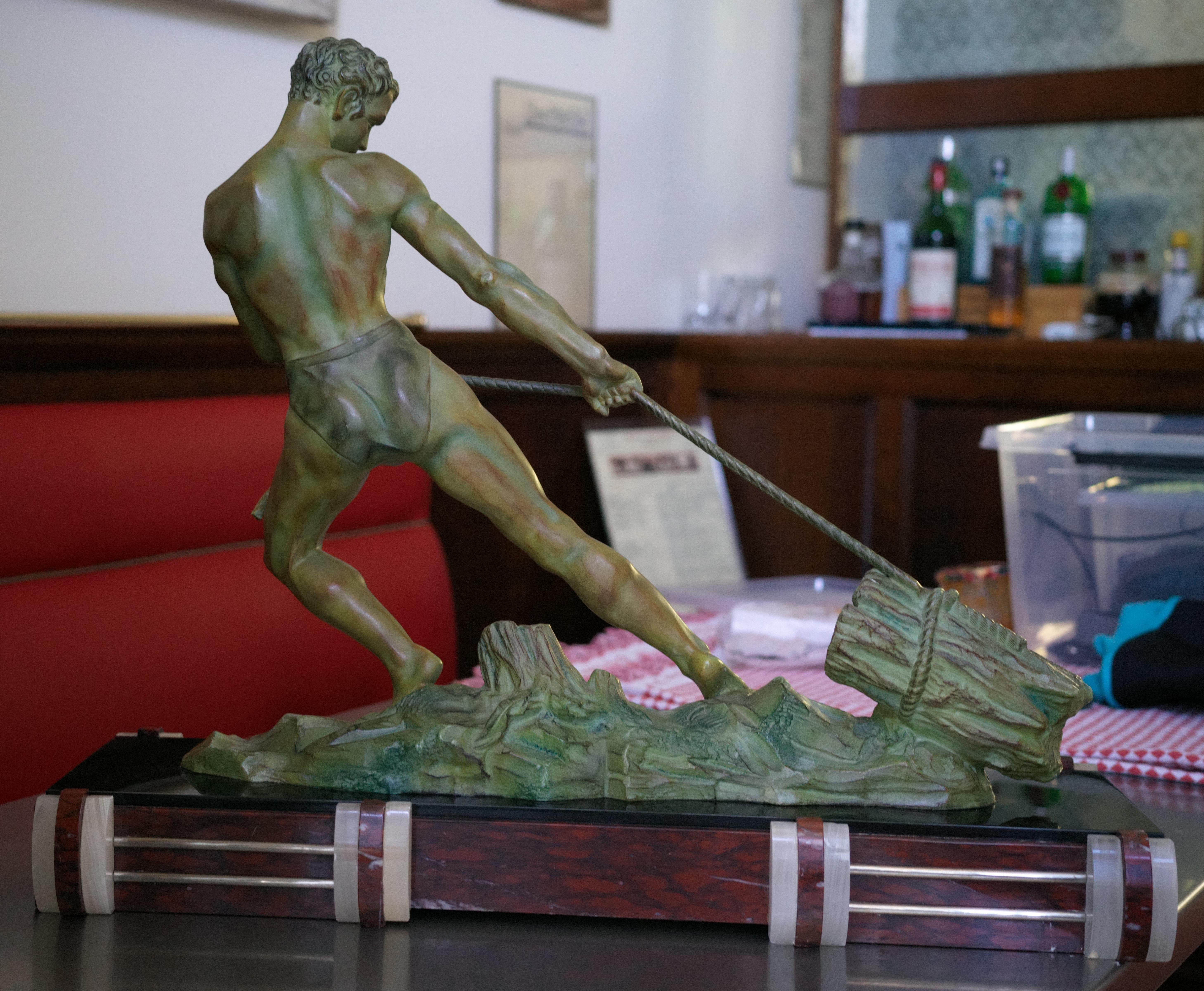 French Art Deco Lumberjack Sculpture, 1920 en venta 2