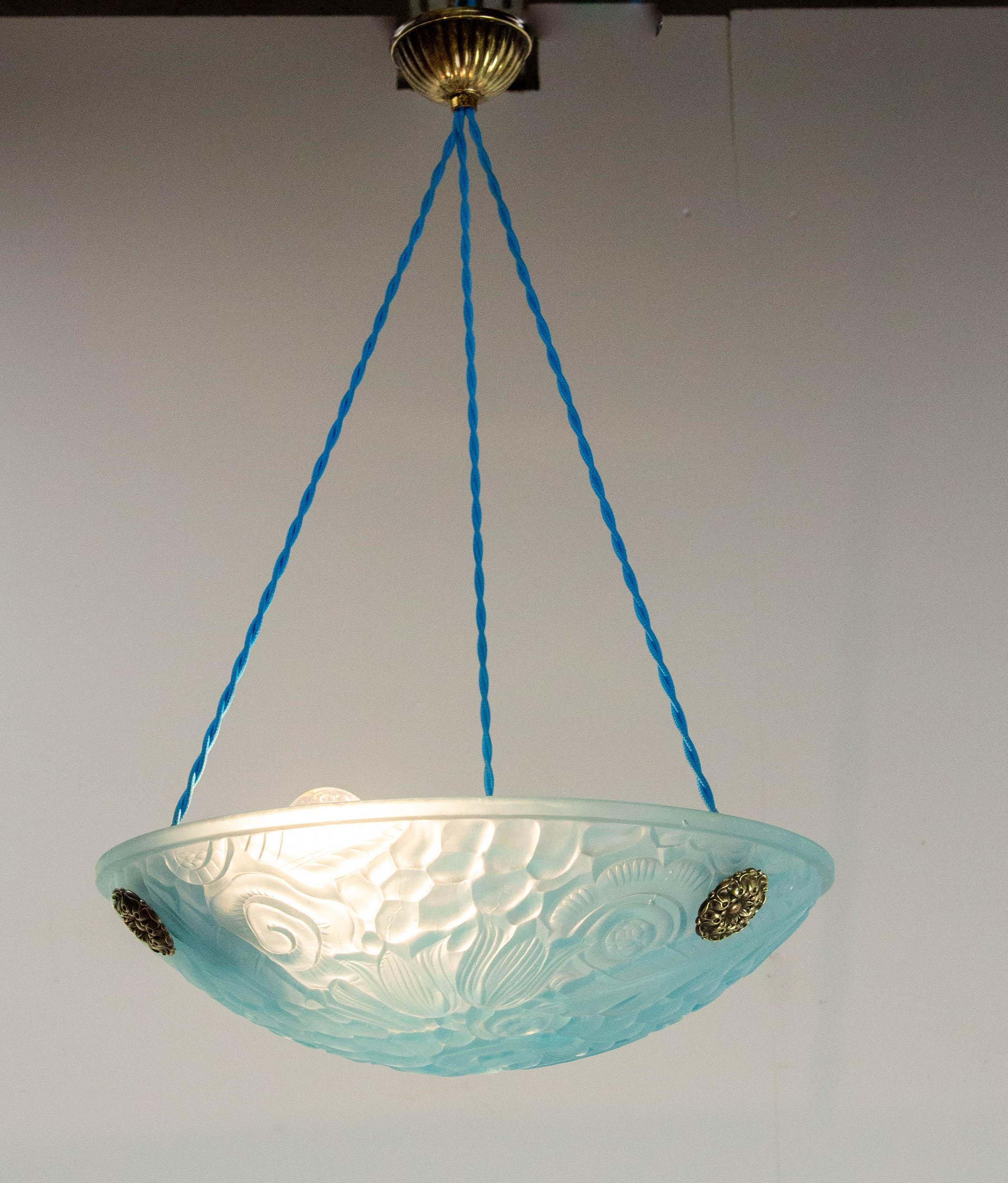 Art Déco Lampadario a sospensione da soffitto francese in vetro blu Lustre Art Glass, 1930 circa in vendita