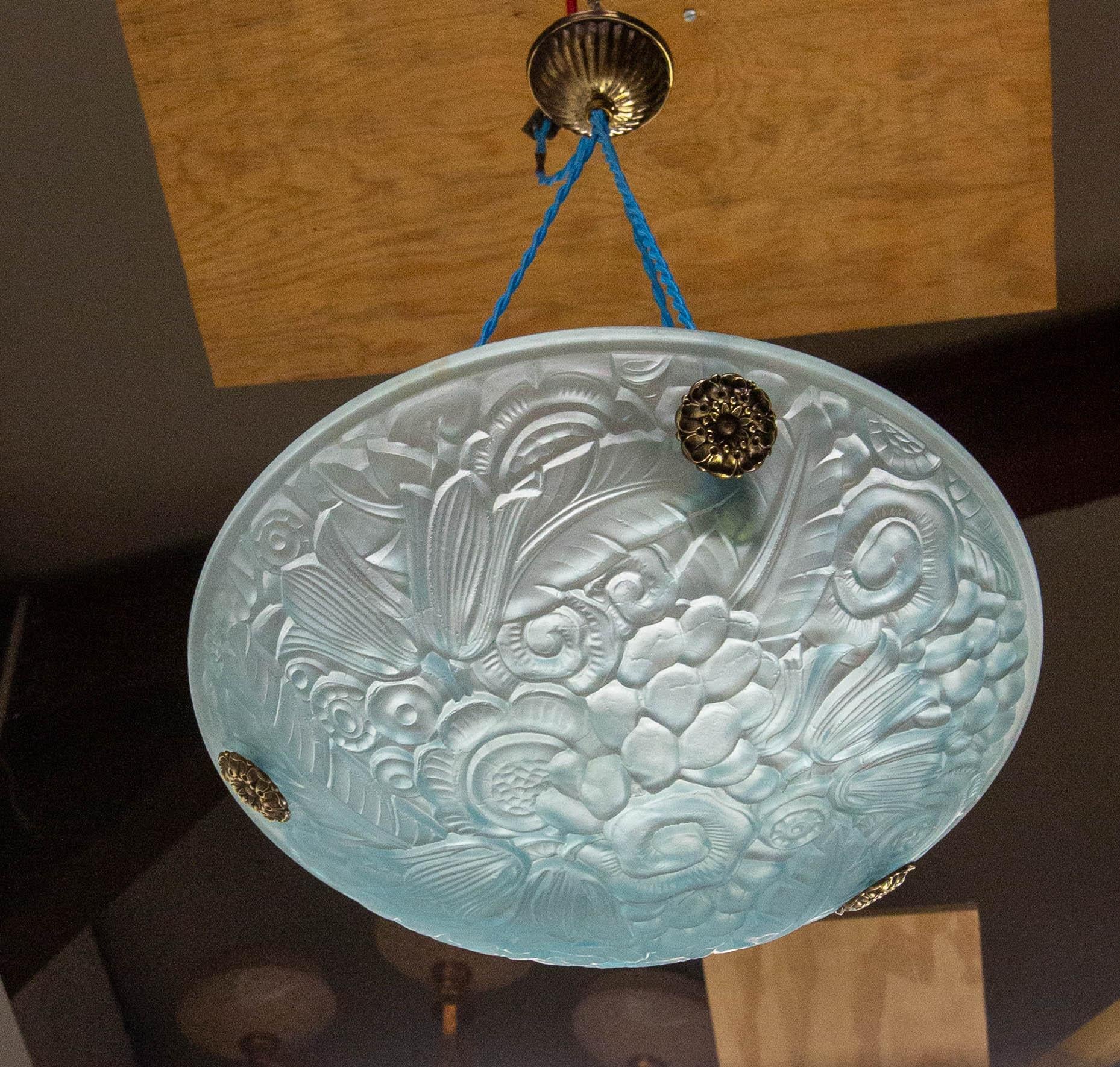 Lampadario a sospensione da soffitto francese in vetro blu Lustre Art Glass, 1930 circa in vendita 1