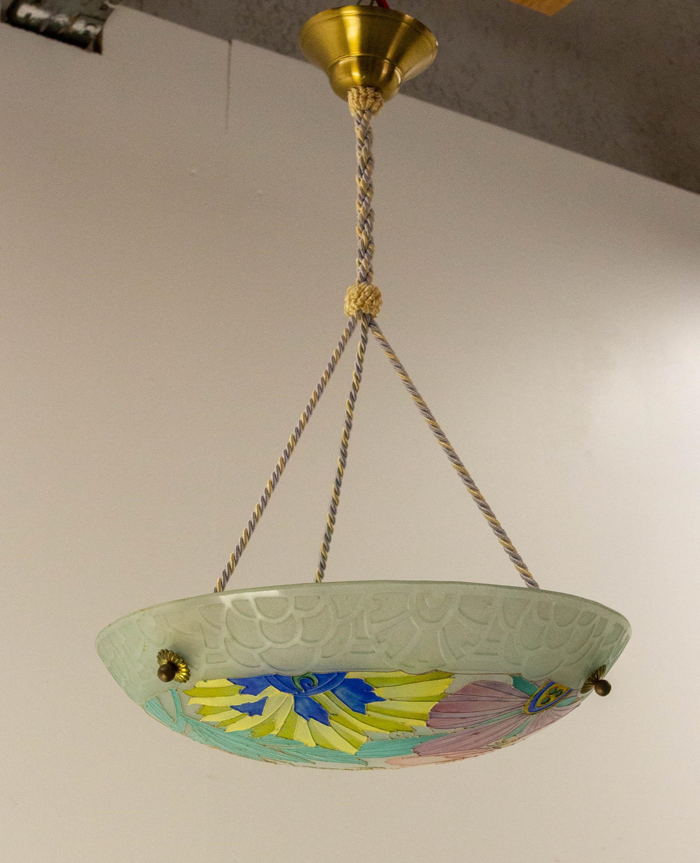 Lampadario a sospensione da soffitto in vetro art déco francese firmato Loys Lucha c. 1930 In condizioni buone in vendita a Labrit, Landes