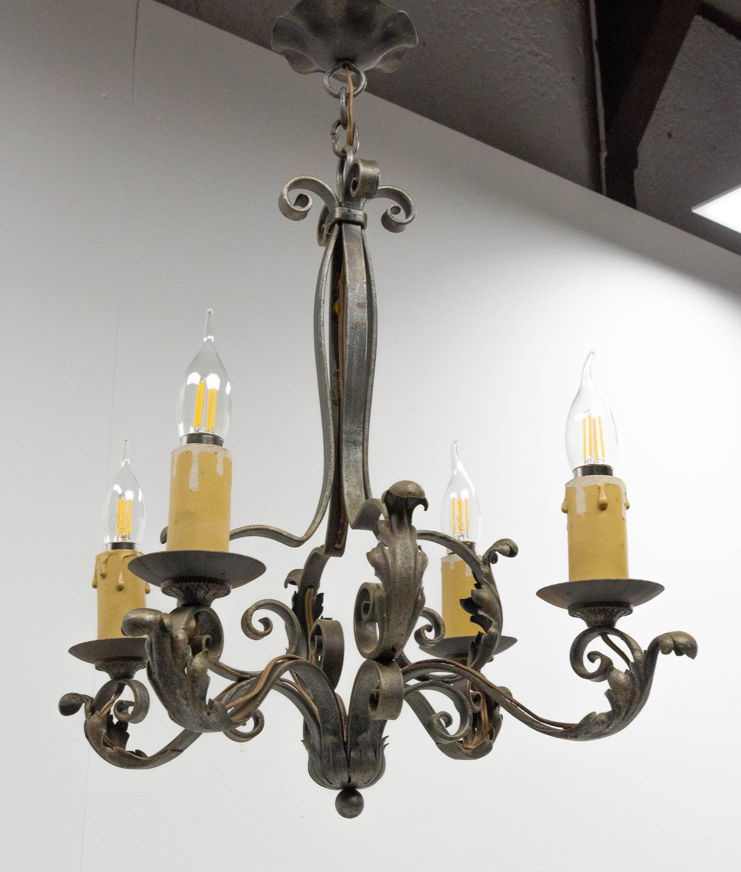 Mid-20th Century French Art Deco Lustre Wrought Iron Acanthus Leaves Chandelier, c. 1930