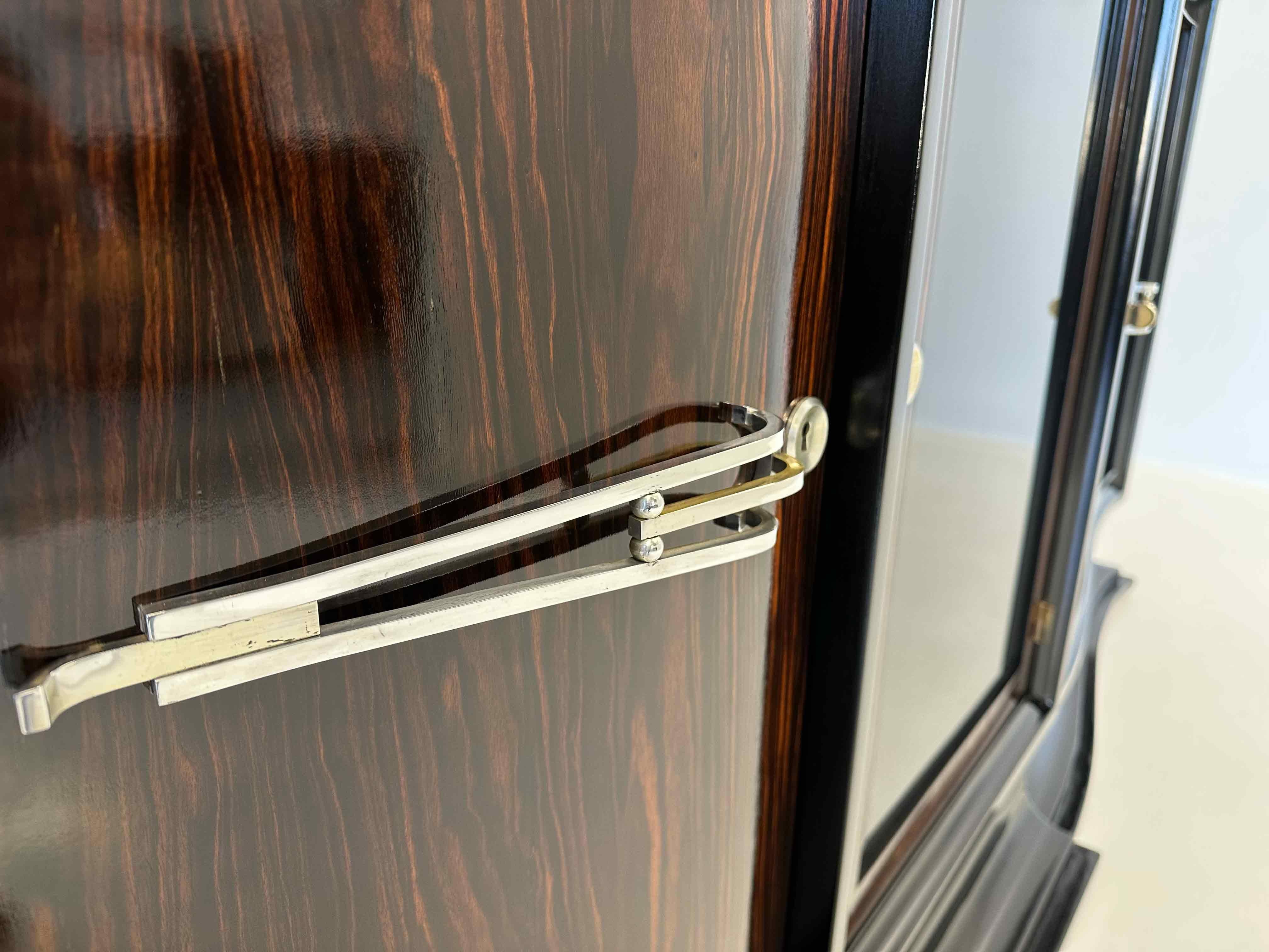 Credenza Art Deco francese in macassar e lacca nera, anni '30 in vendita 4