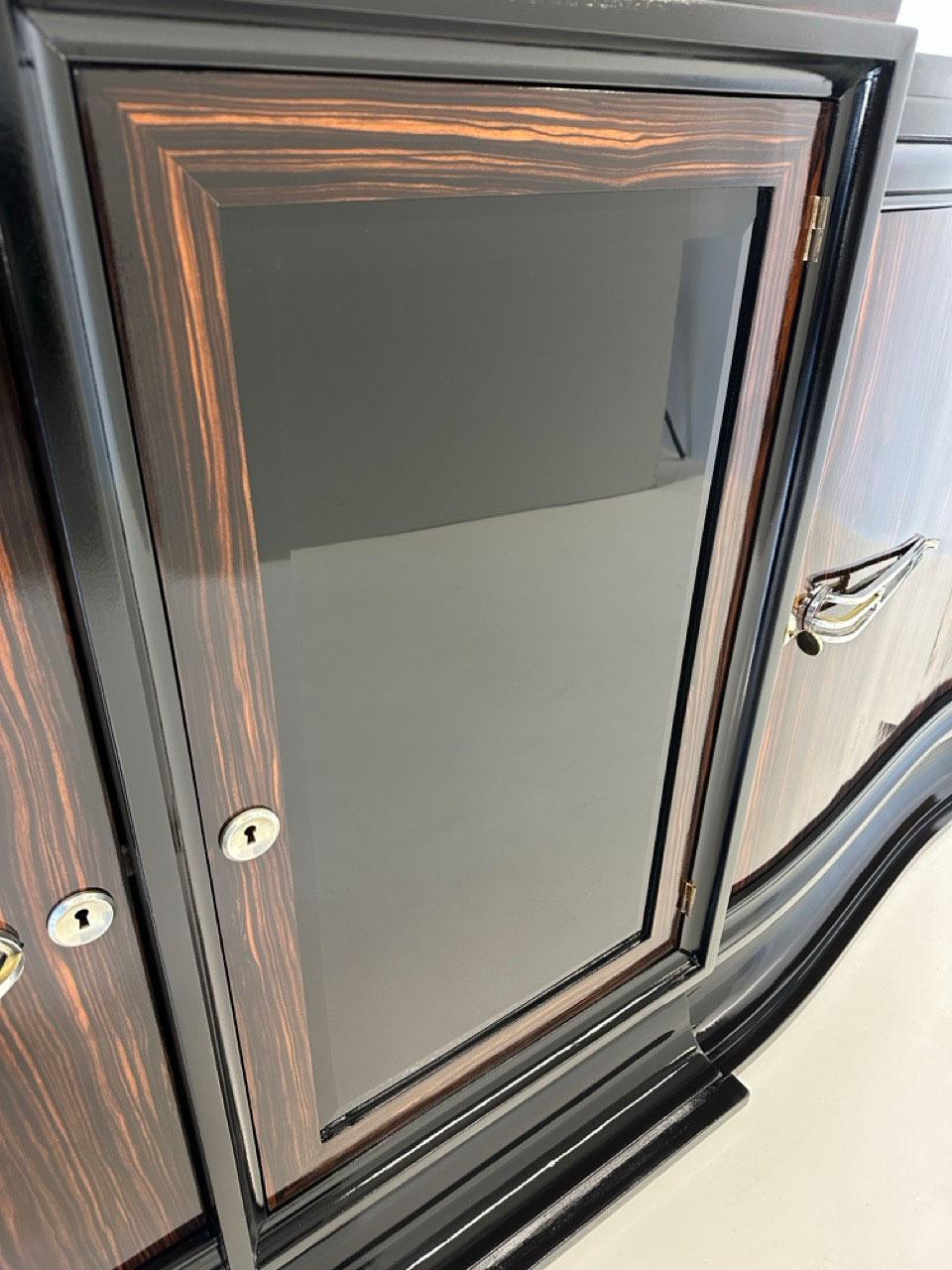 Credenza Art Deco francese in macassar e lacca nera, anni '30 in vendita 6