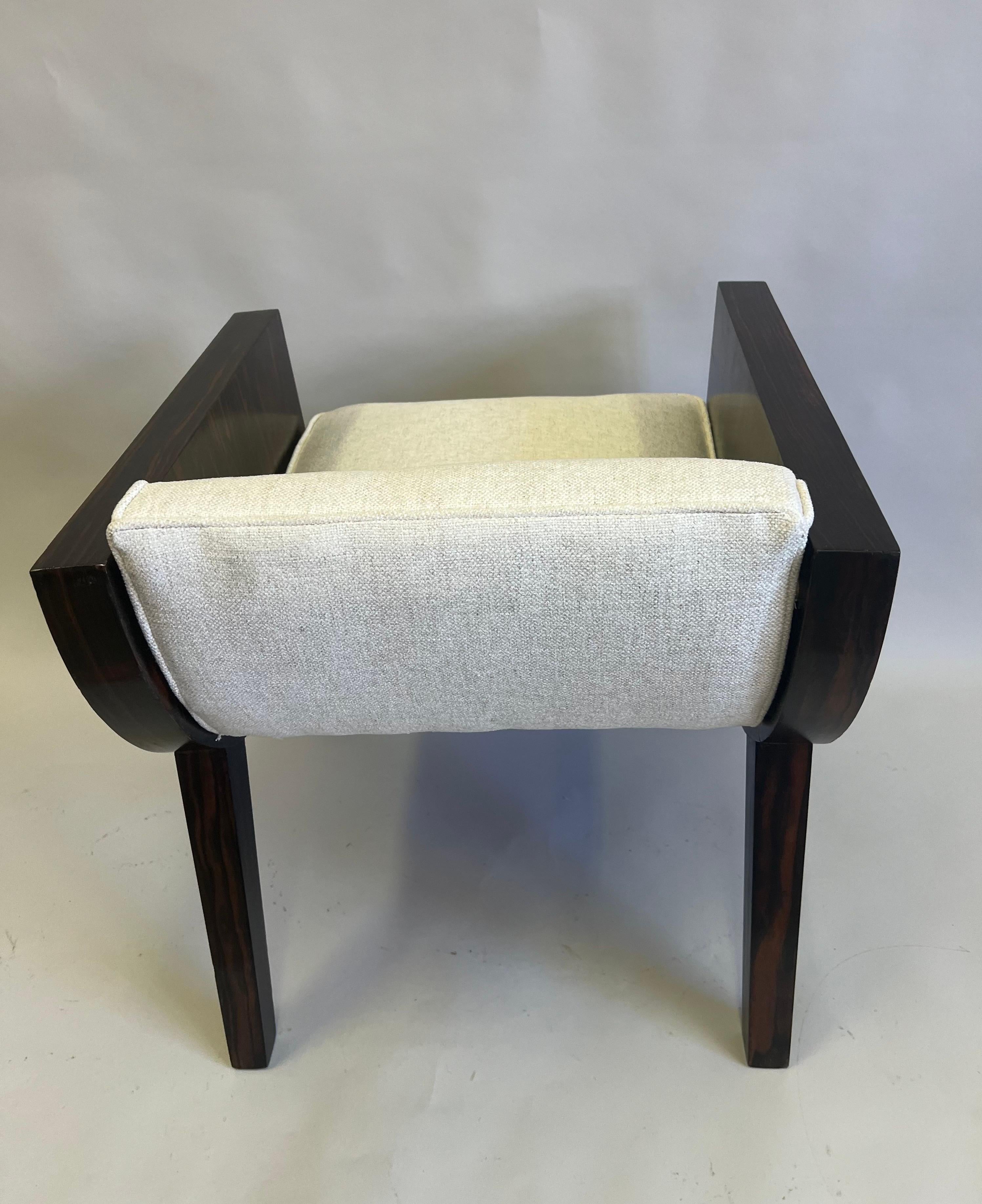Französischer Art-Deco-Sessel aus Makassar-Ebenholz im Stil von Emile-Jacques Ruhlmann im Angebot 3