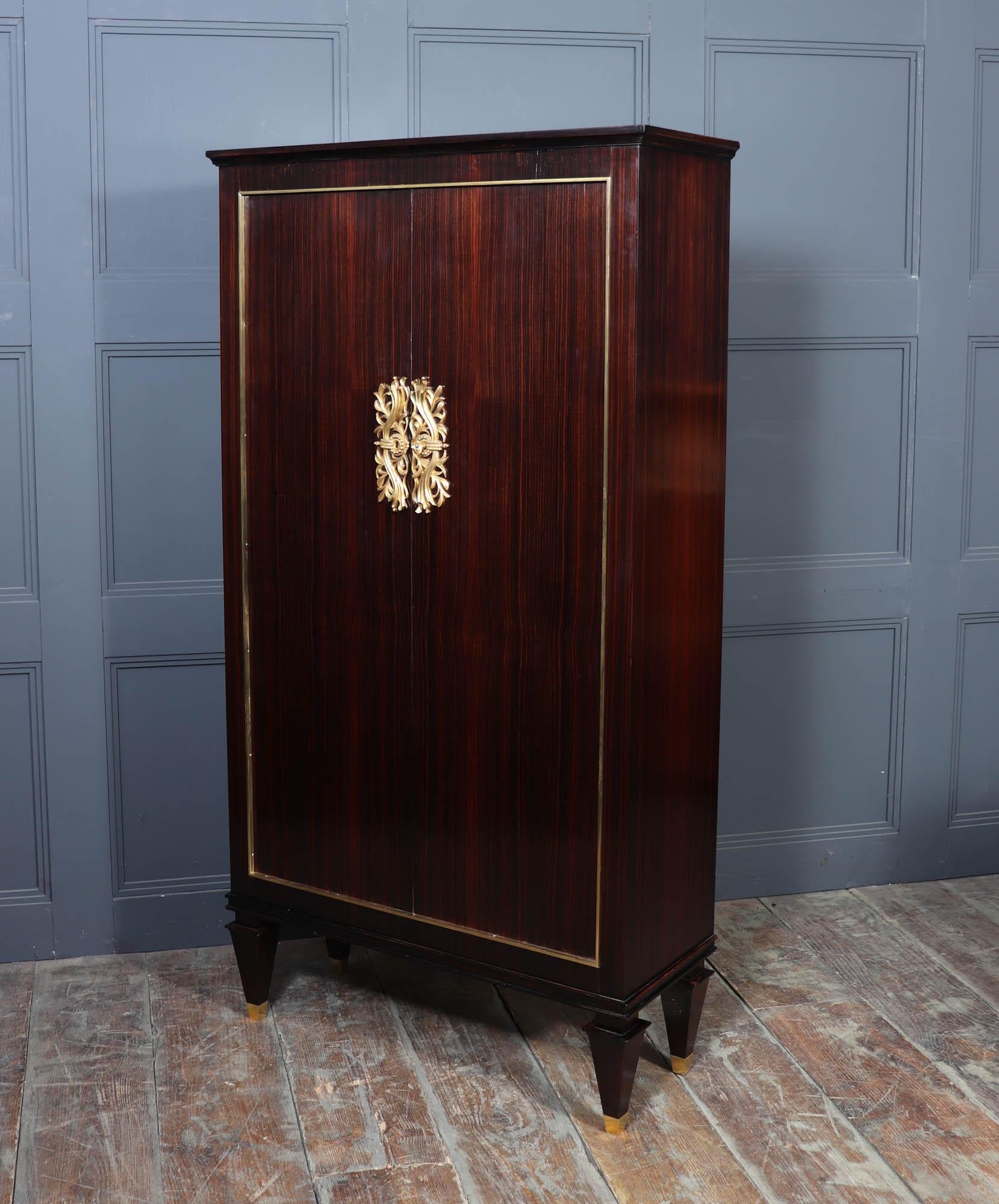 Mobile Art Deco francese in ebano Macassar con montature in bronzo dorato, 1930 ca. in vendita 4
