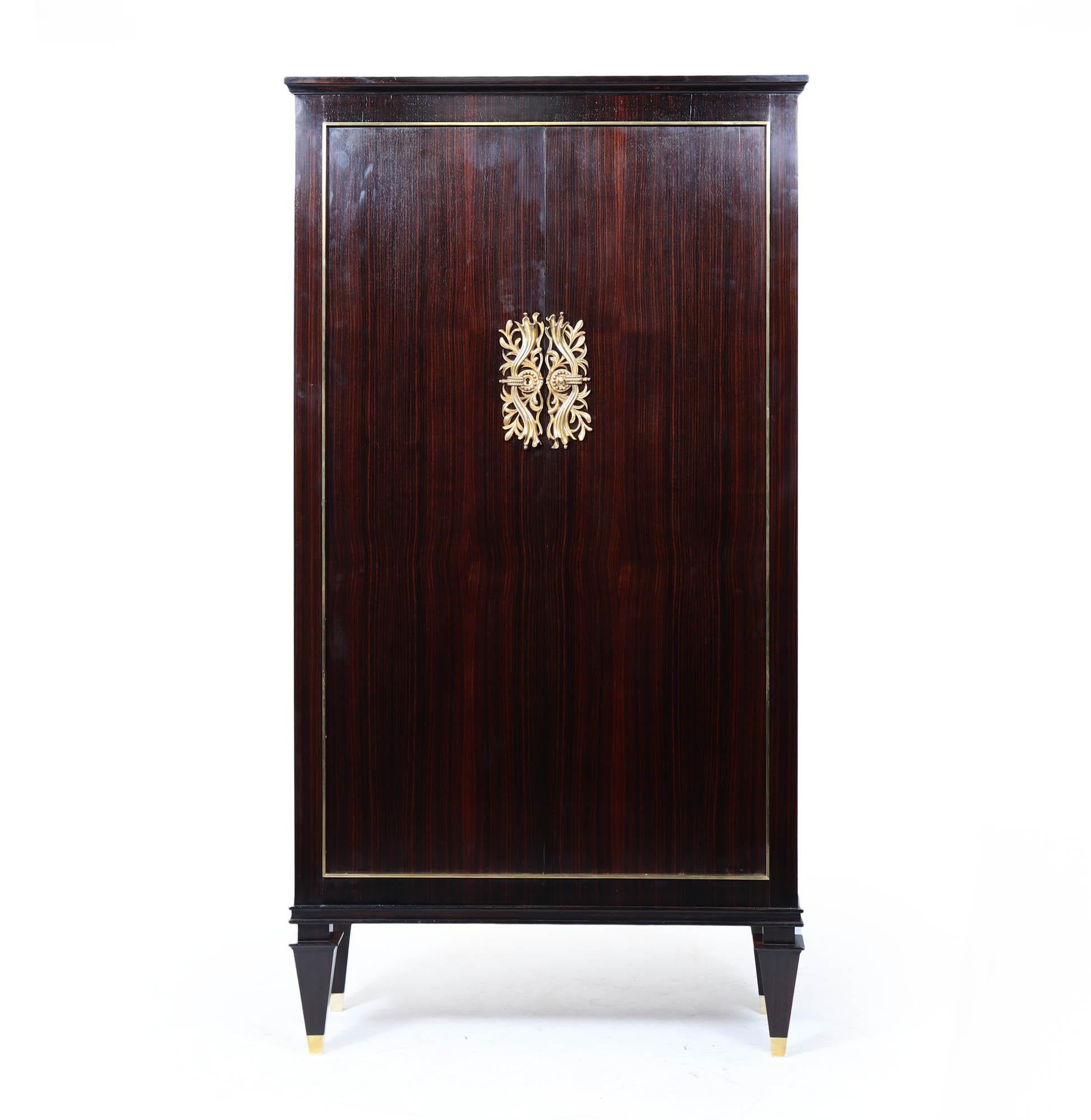 Art Déco Mobile Art Deco francese in ebano Macassar con montature in bronzo dorato, 1930 ca. in vendita