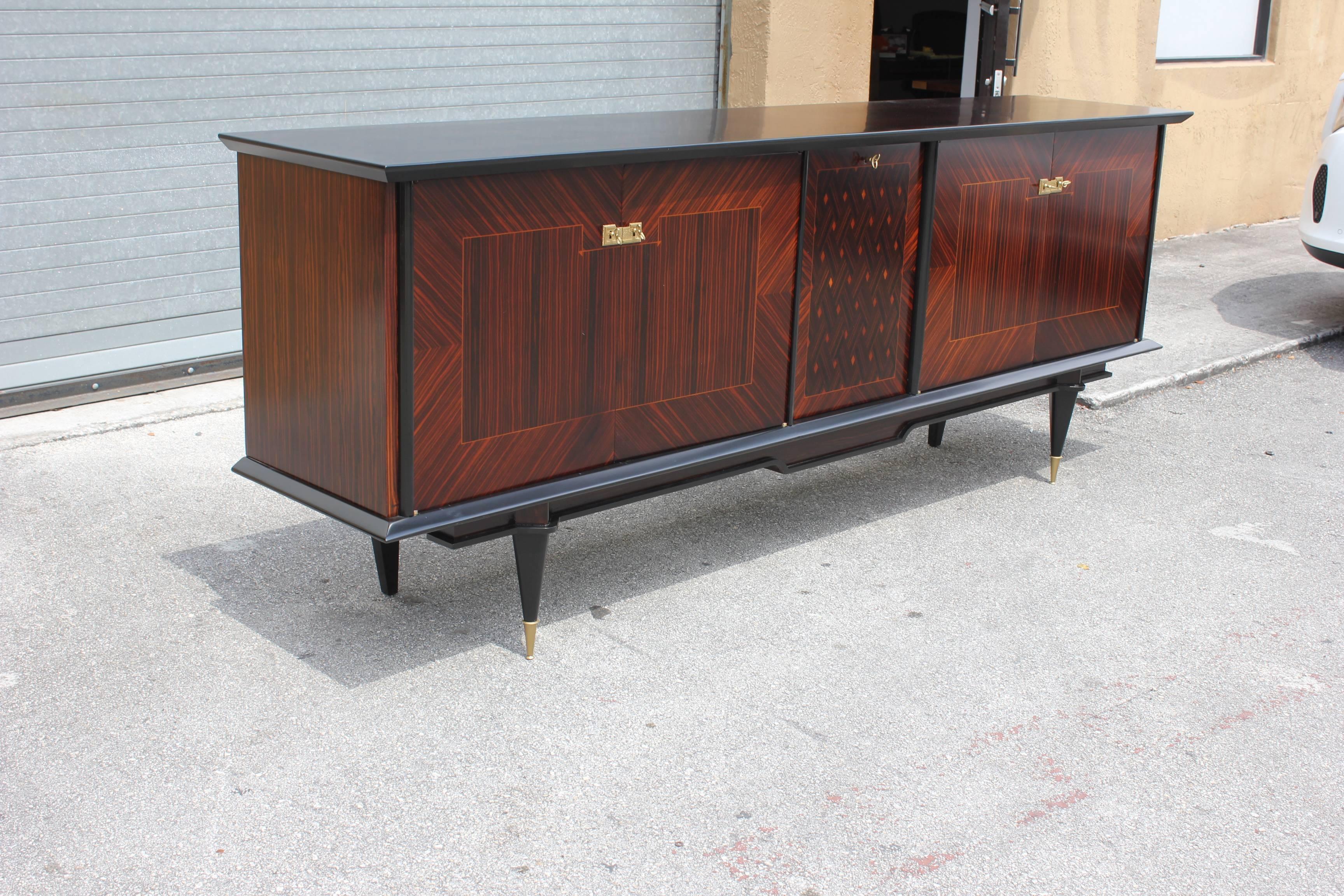 French Art Deco Macassar Sideboard or Buffet with Diamond Centre Inlay, 1940s In Distressed Condition In Hialeah, FL