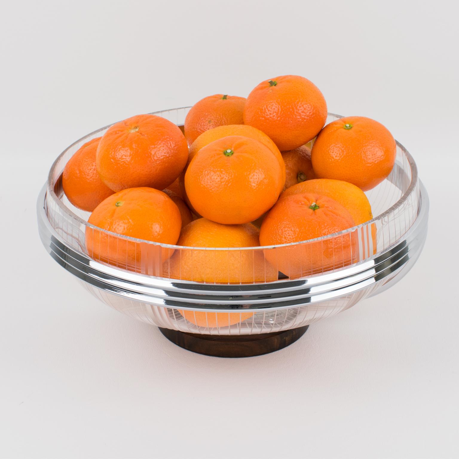 This stylish Art Deco centerpiece or serving bowl was crafted in France in the 1930s. The decorative bowl boasts a rounded shape with a Macassar wood base and a chromed metal framing. The central bowl insert is in cut crystal with beveling and