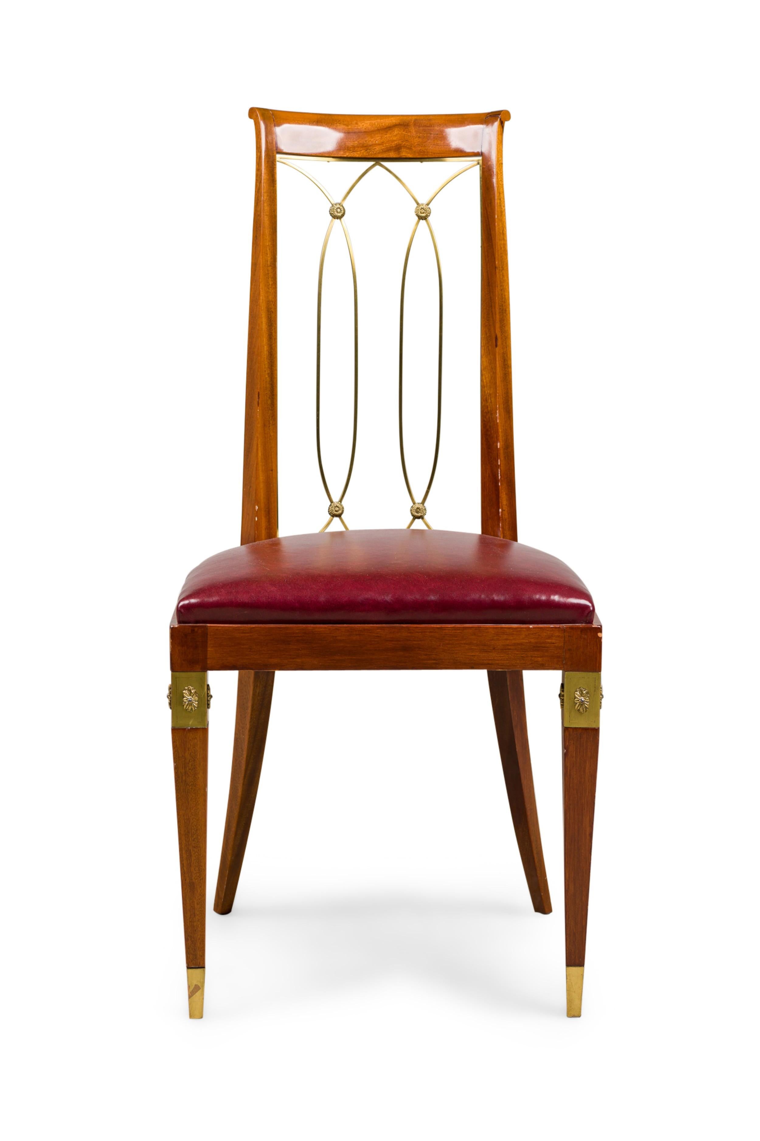 Poltrona francese Art-Decò con schienale aperto in ottone e sedile in pelle rossa (poltrona abbinata: 063799A)