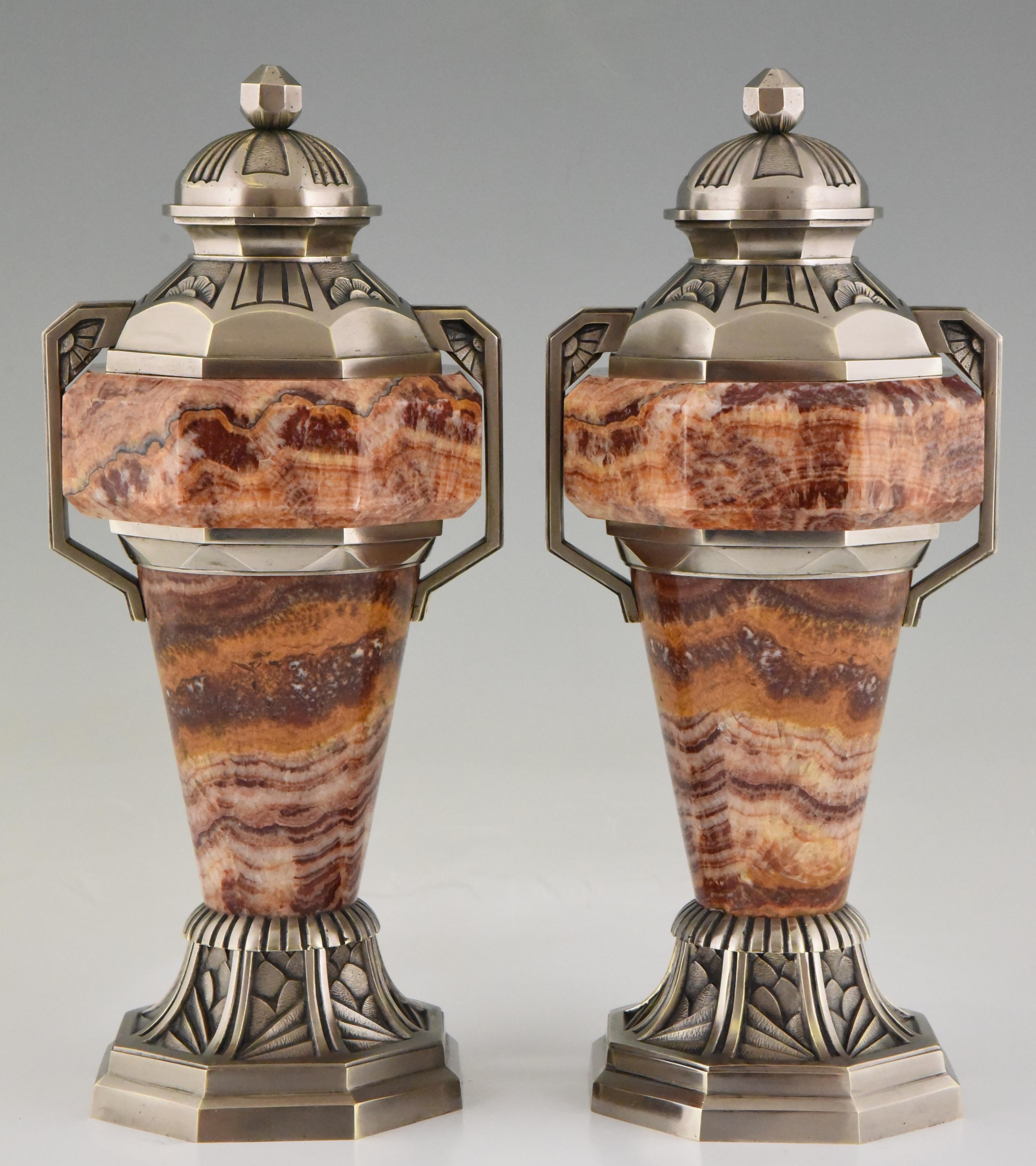 Pair of Art Deco urns in red marble and bronze with silver patina. 
These beautiful cassoulet vases are made in France, circa 1925.