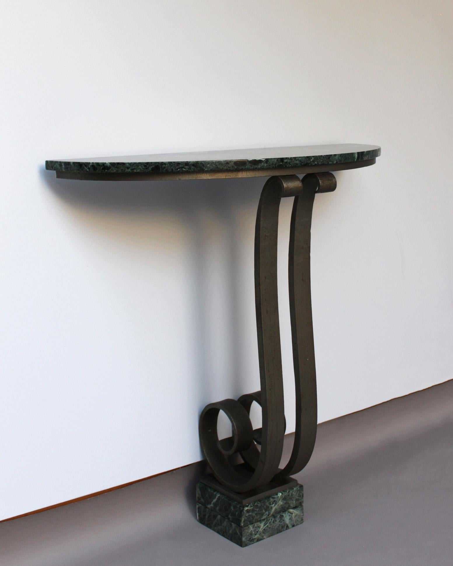 French Art Deco Marble Console with a Hammered Wrought Iron Pedestal In Good Condition For Sale In Long Island City, NY