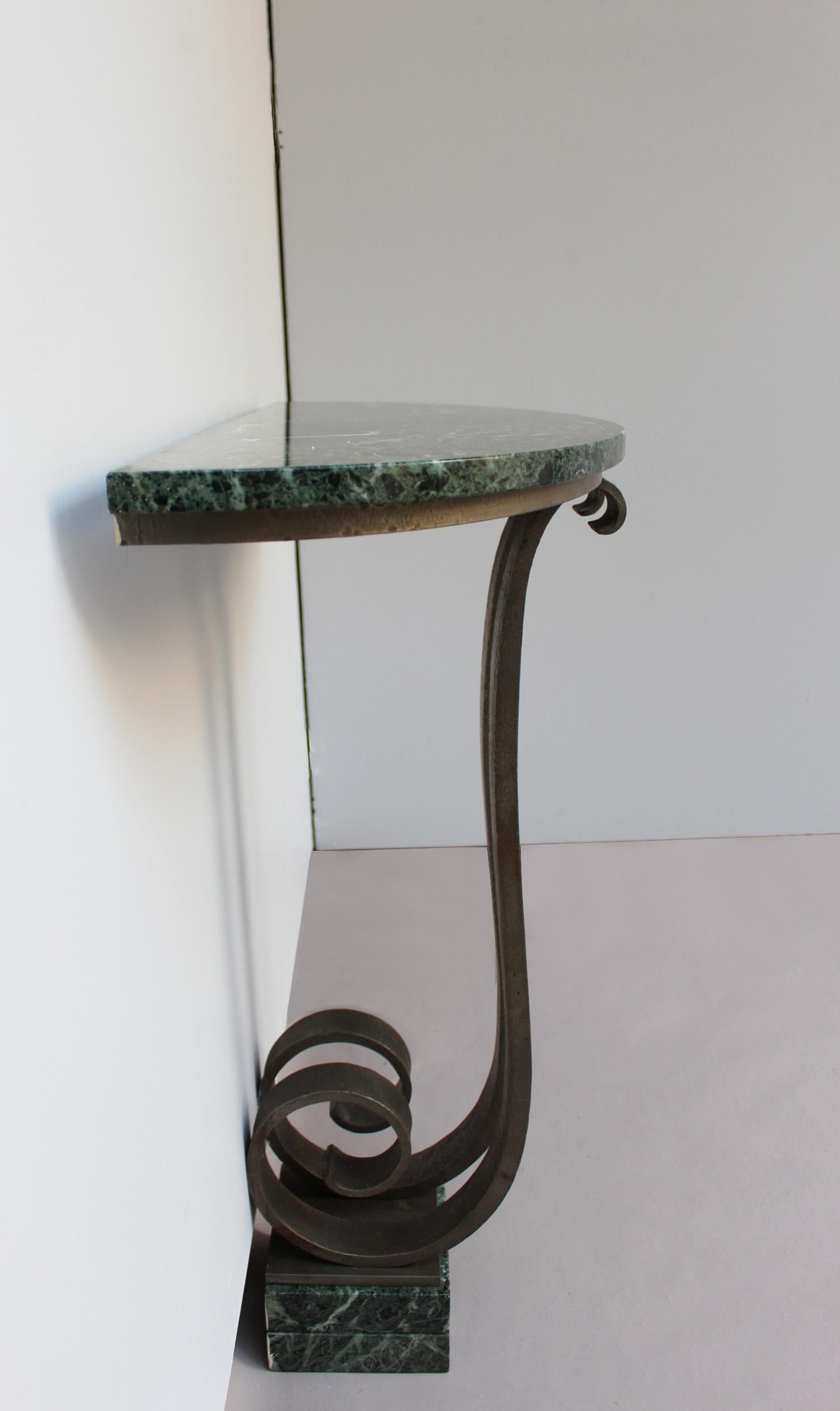 Mid-20th Century French Art Deco Marble Console with a Hammered Wrought Iron Pedestal For Sale