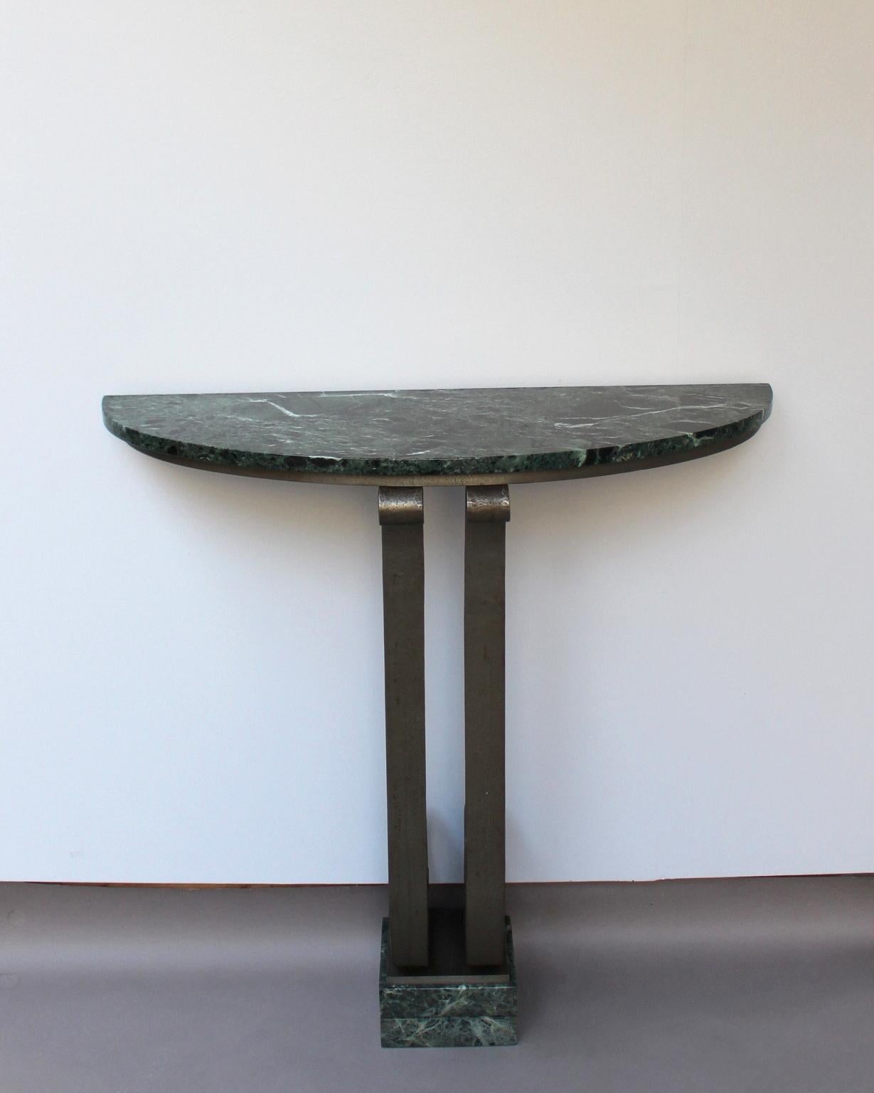 French Art Deco Marble Console with a Hammered Wrought Iron Pedestal For Sale 3