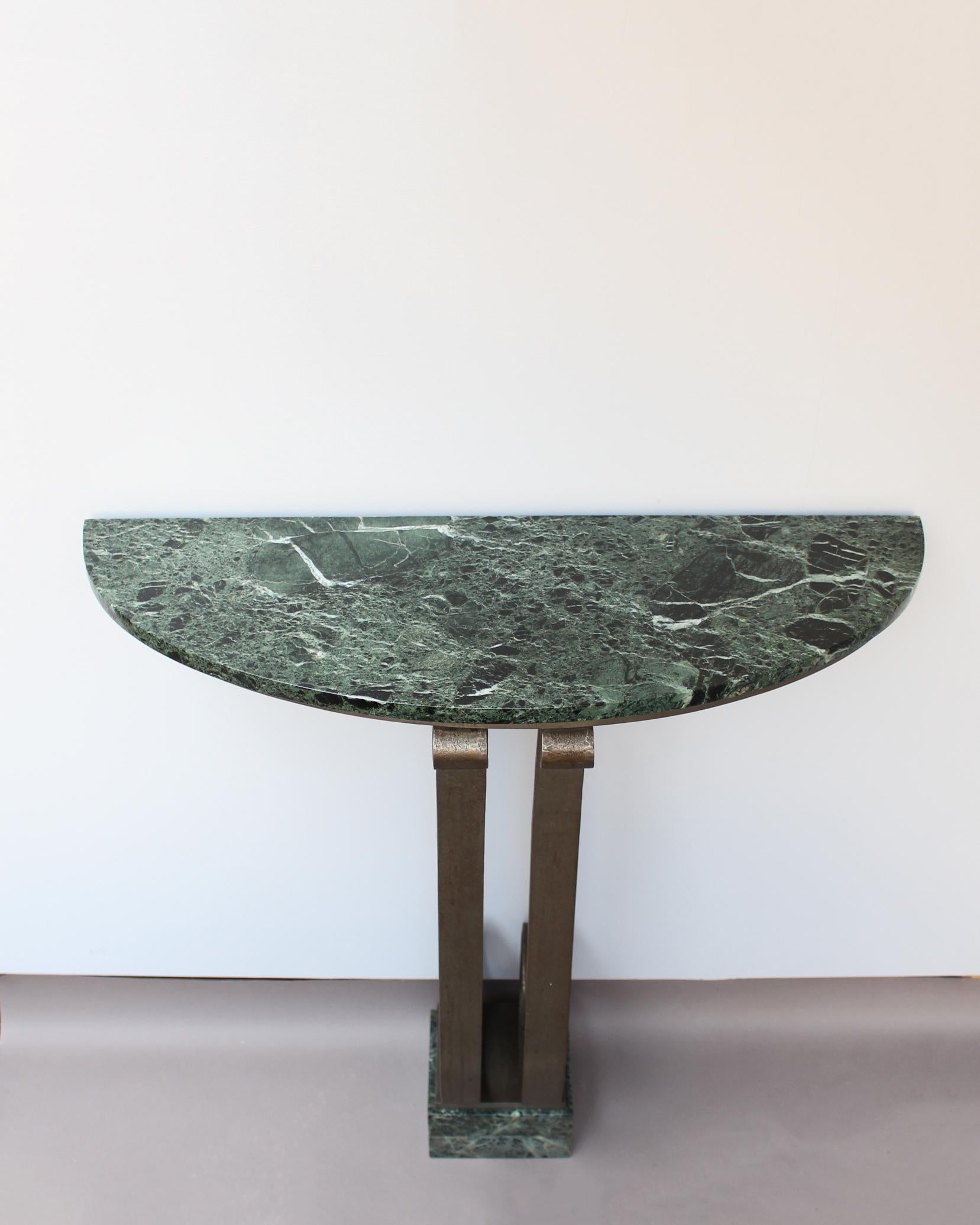 French Art Deco Marble Console with a Hammered Wrought Iron Pedestal For Sale 4