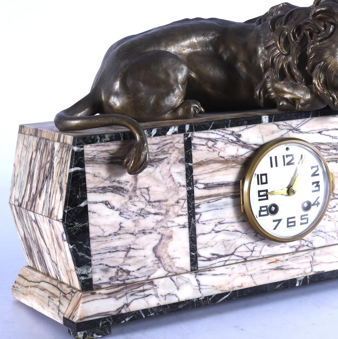 French Art Deco Marble Mantel Clock In Good Condition In Vienna, AT