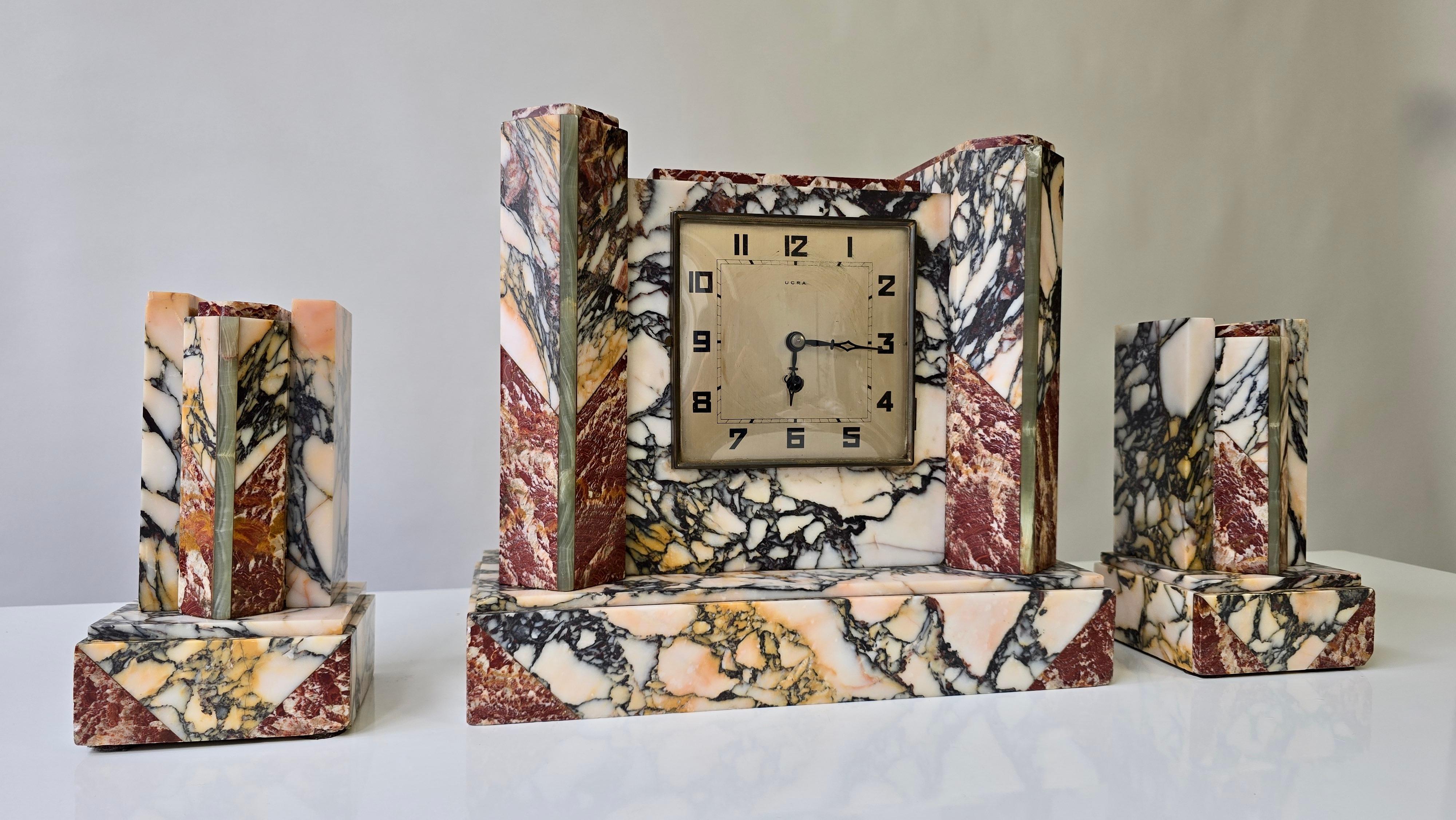 French Art Deco Marble Mantel Clock with Garnitures, UCRA, circa 1930 Art Decó en venta