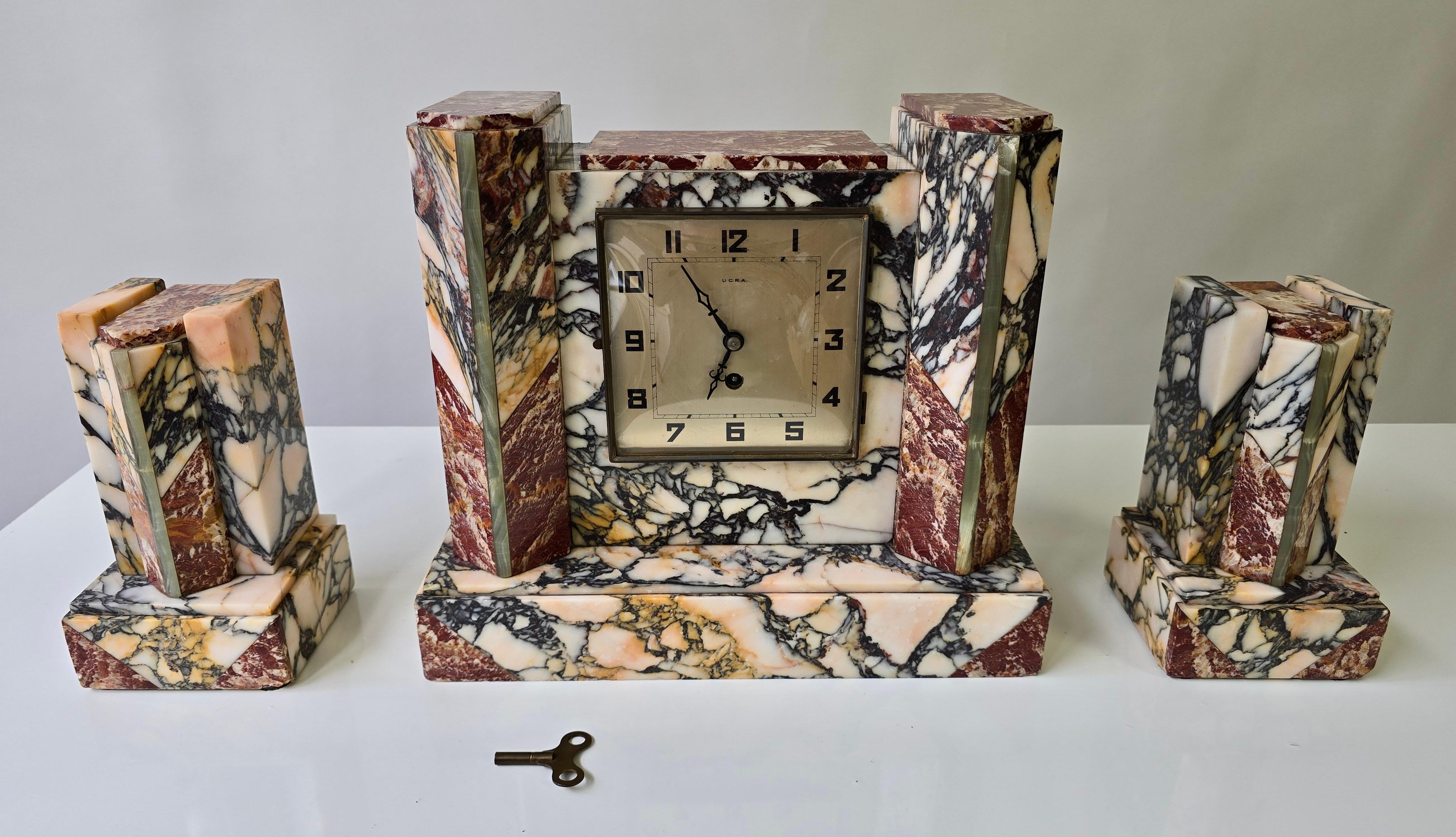 French Art Deco Marble Mantel Clock with Garnitures, UCRA, circa 1930 Francés en venta