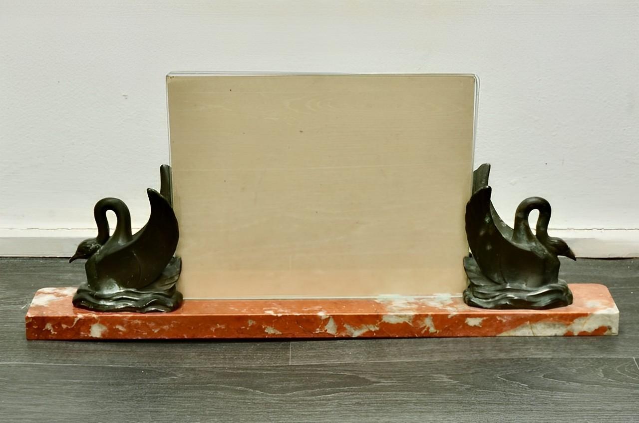 French Art Deco Marble Picture Frame with Pair of Decorative Swans circa 1930s  For Sale 5