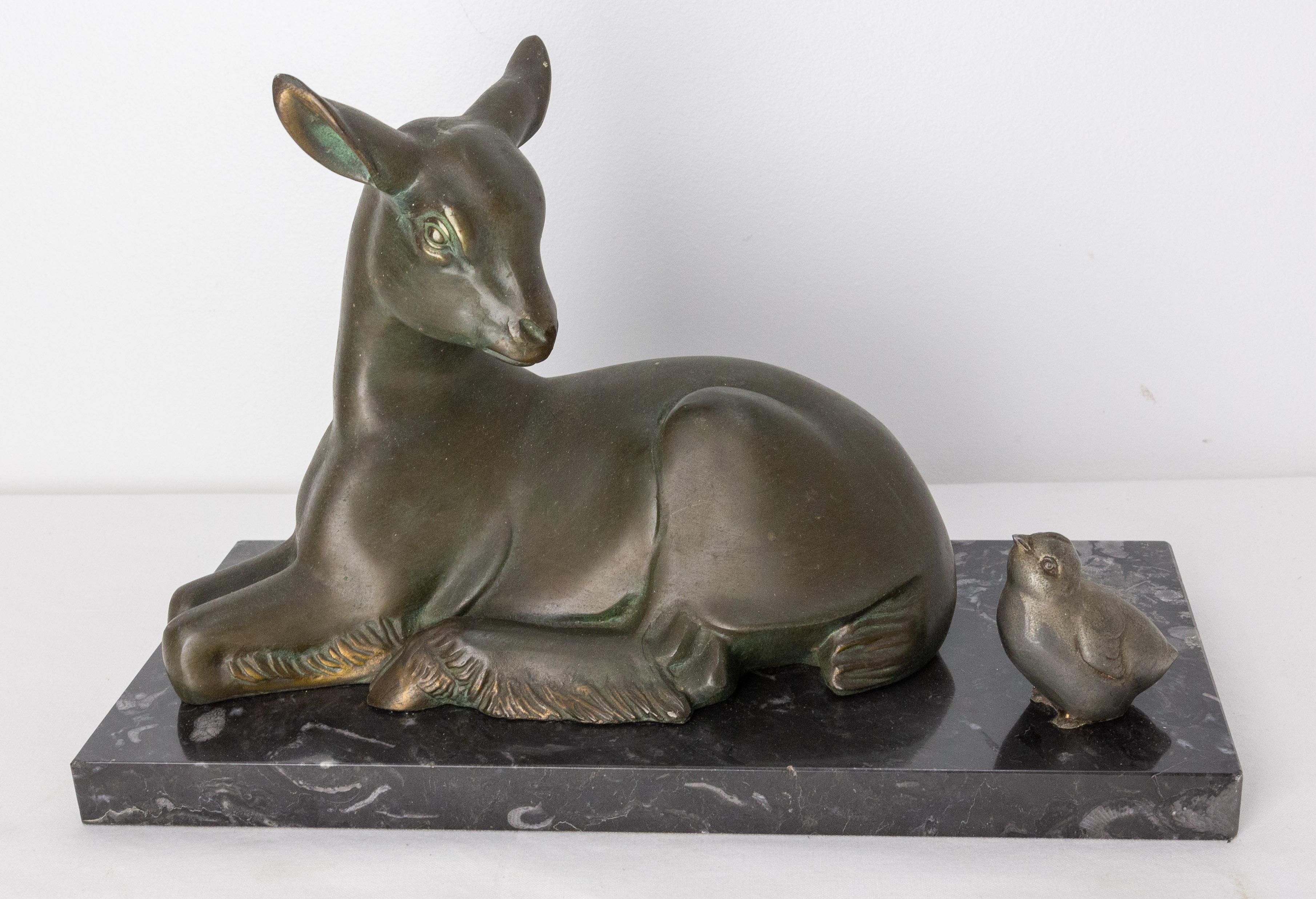 French Art Deco fawn and bird looking at each other.
Marble and Patinated Spelter circa 1930
Good condition

Shipping:
P 14 / L 30.5 / H 20 cm 3.2 kg.