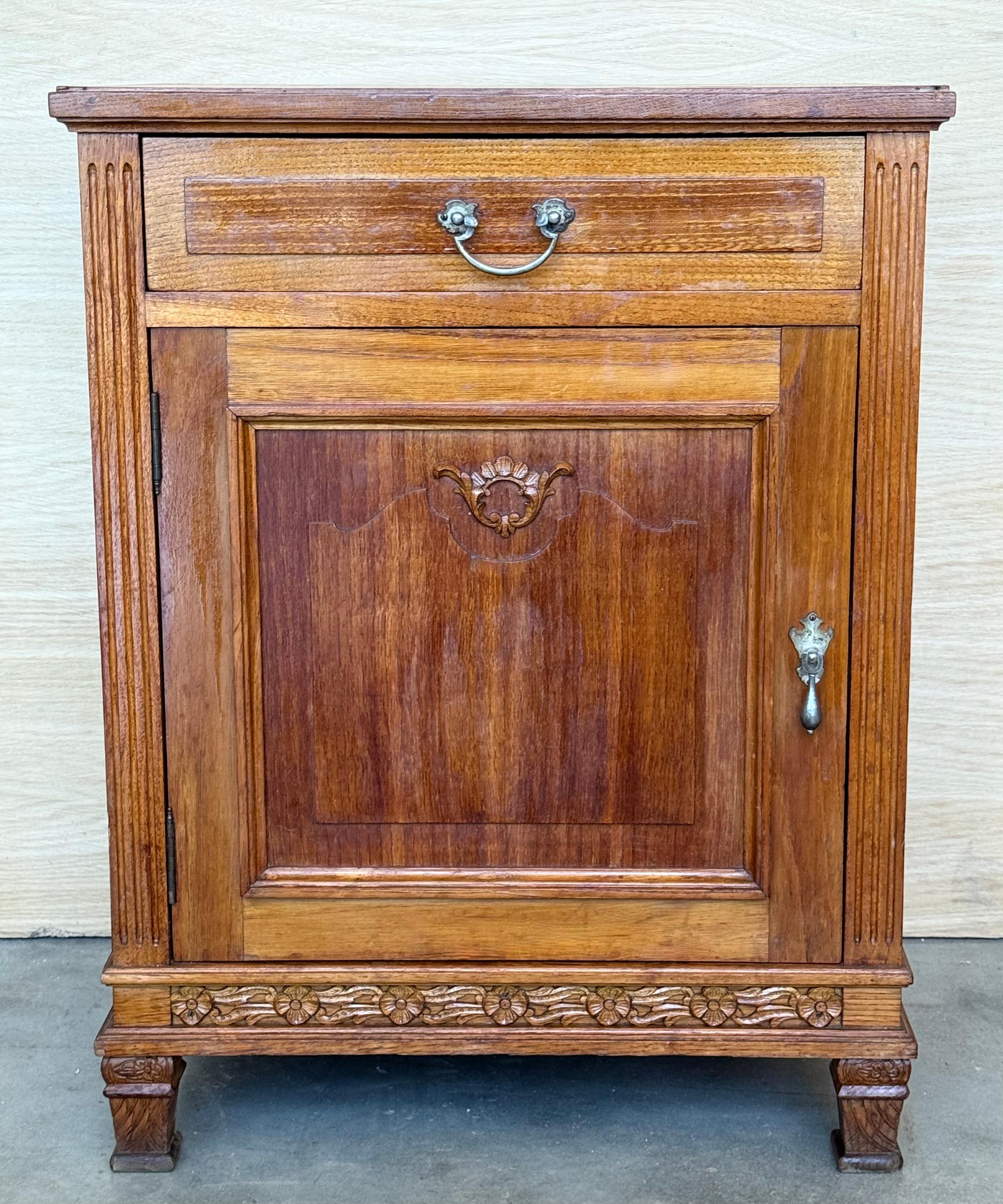 Mesillas de noche o mesillas de noche francesas Art Decó con tapa de mármol en nogal, 1930, Juego Provincial francés en venta