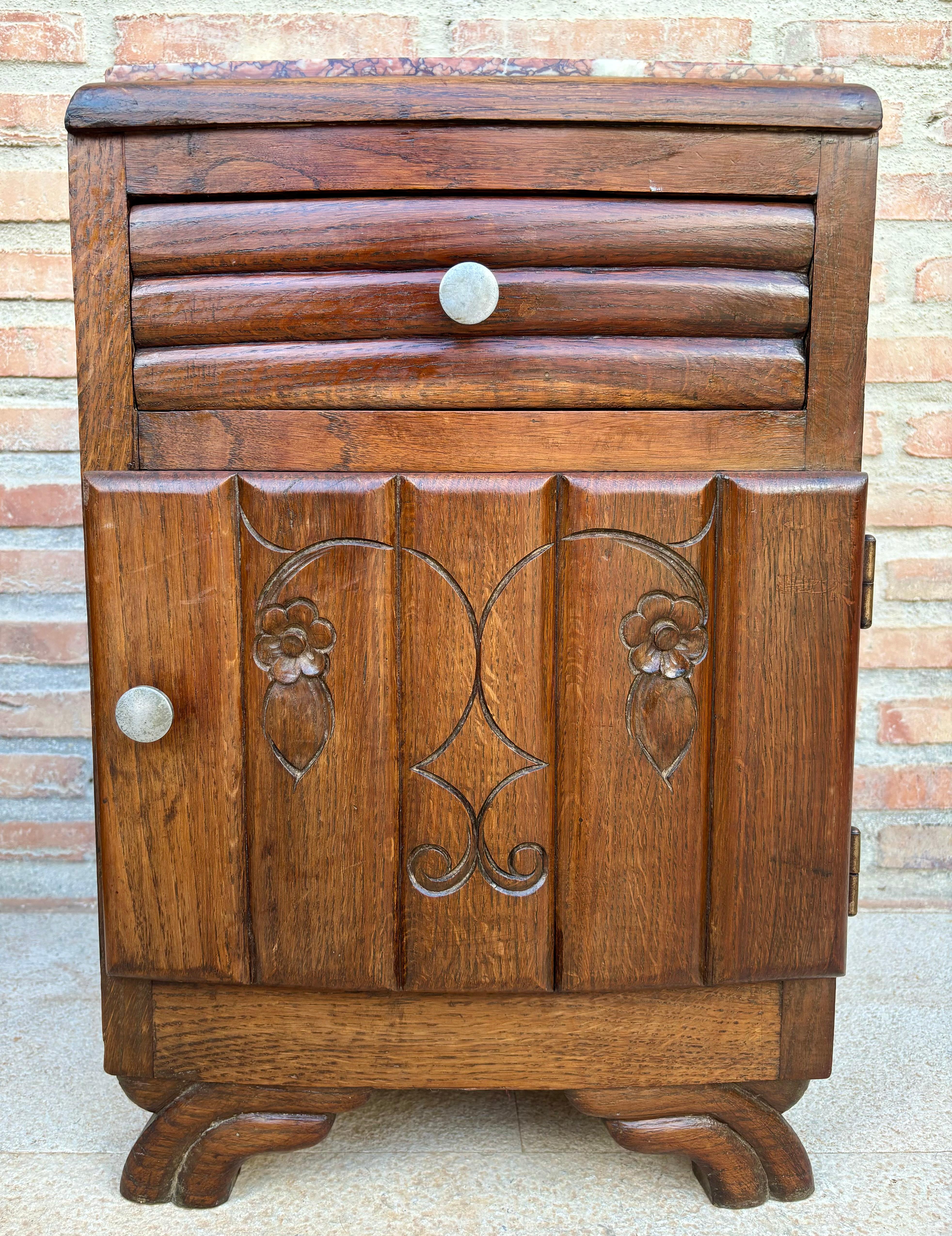French Art Deco Marble Top Nightstands or Bedside Cabinets in Walnut, 1930, Set For Sale 1