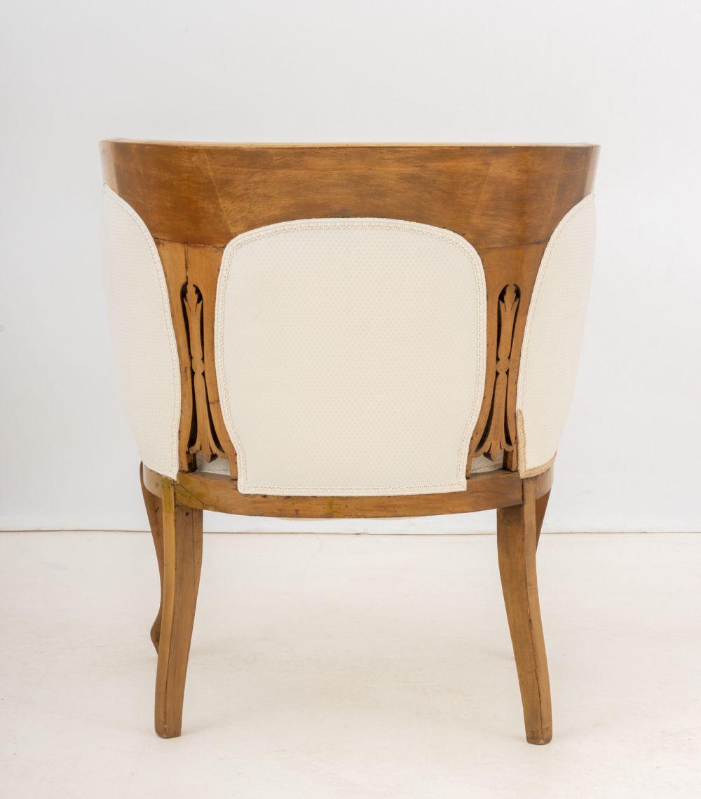 Madreperla Sedia da vasca in noce e intarsio Art Déco francese in vendita