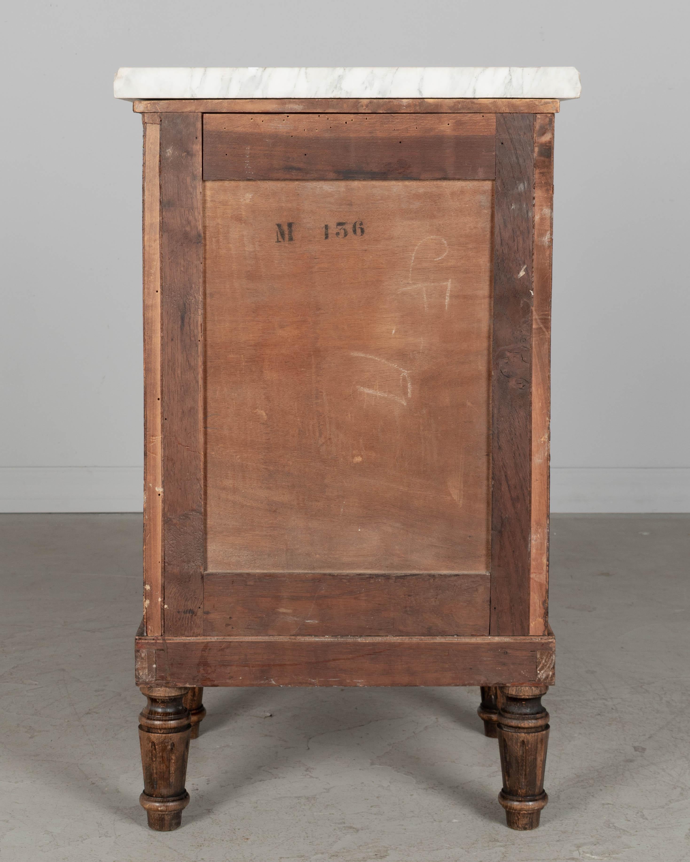 Französischer Beistelltisch mit Intarsien im Art Déco-Stil im Angebot 4