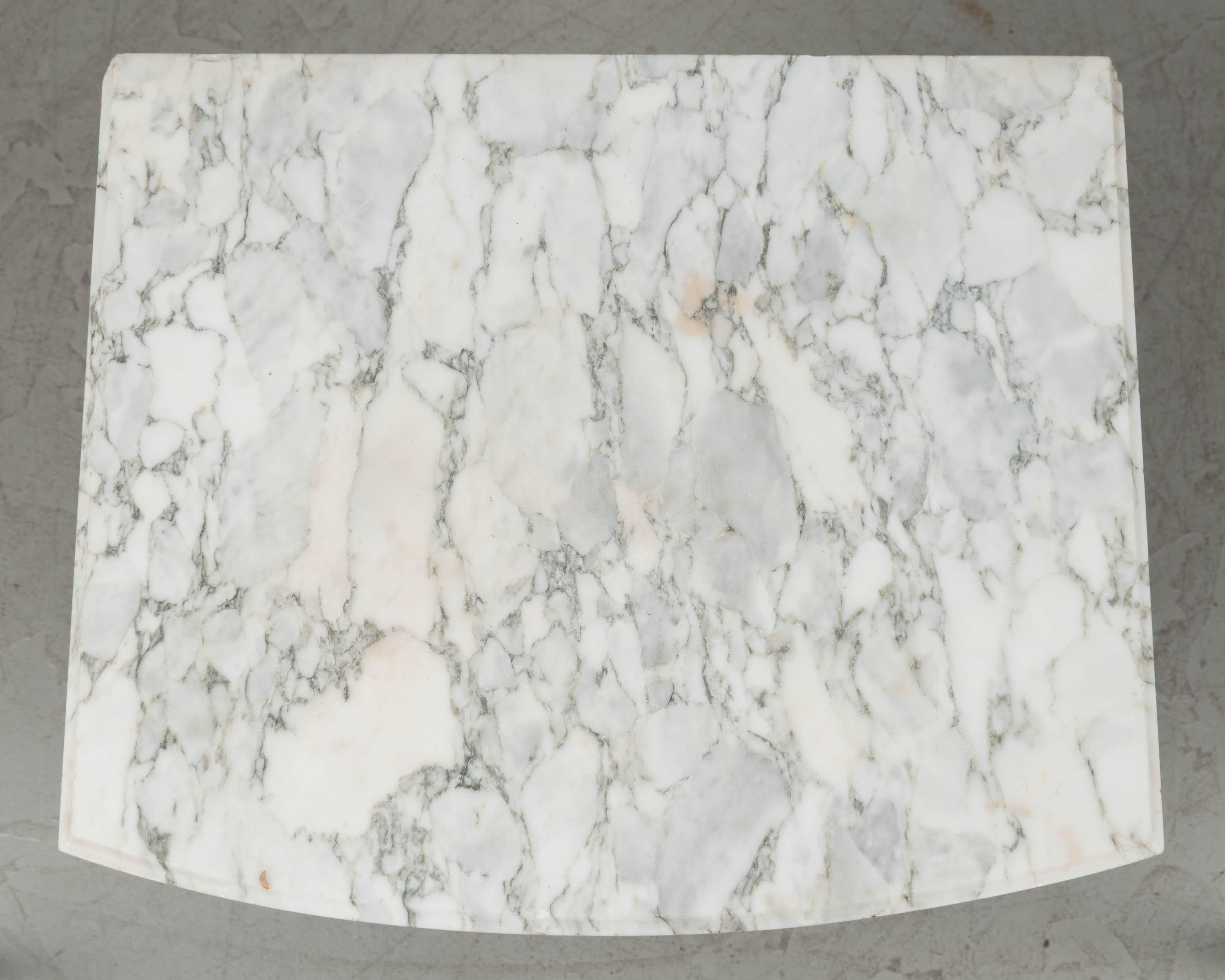 Französischer Beistelltisch mit Intarsien im Art Déco-Stil im Angebot 2