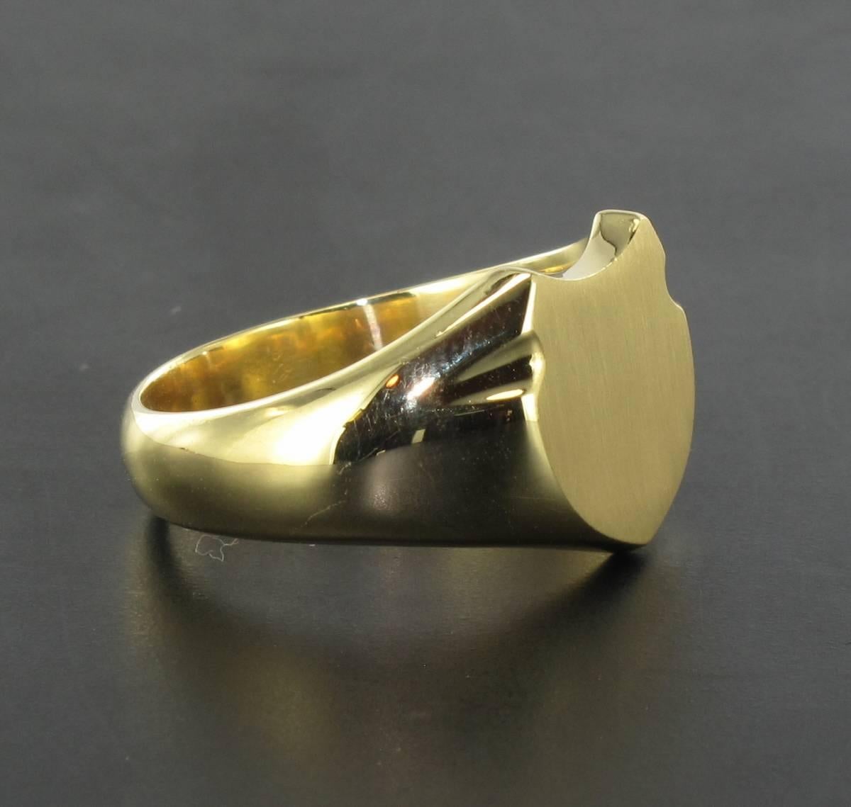 French Art Deco Men's 18 Karat Yellow Gold Signet Ring 4