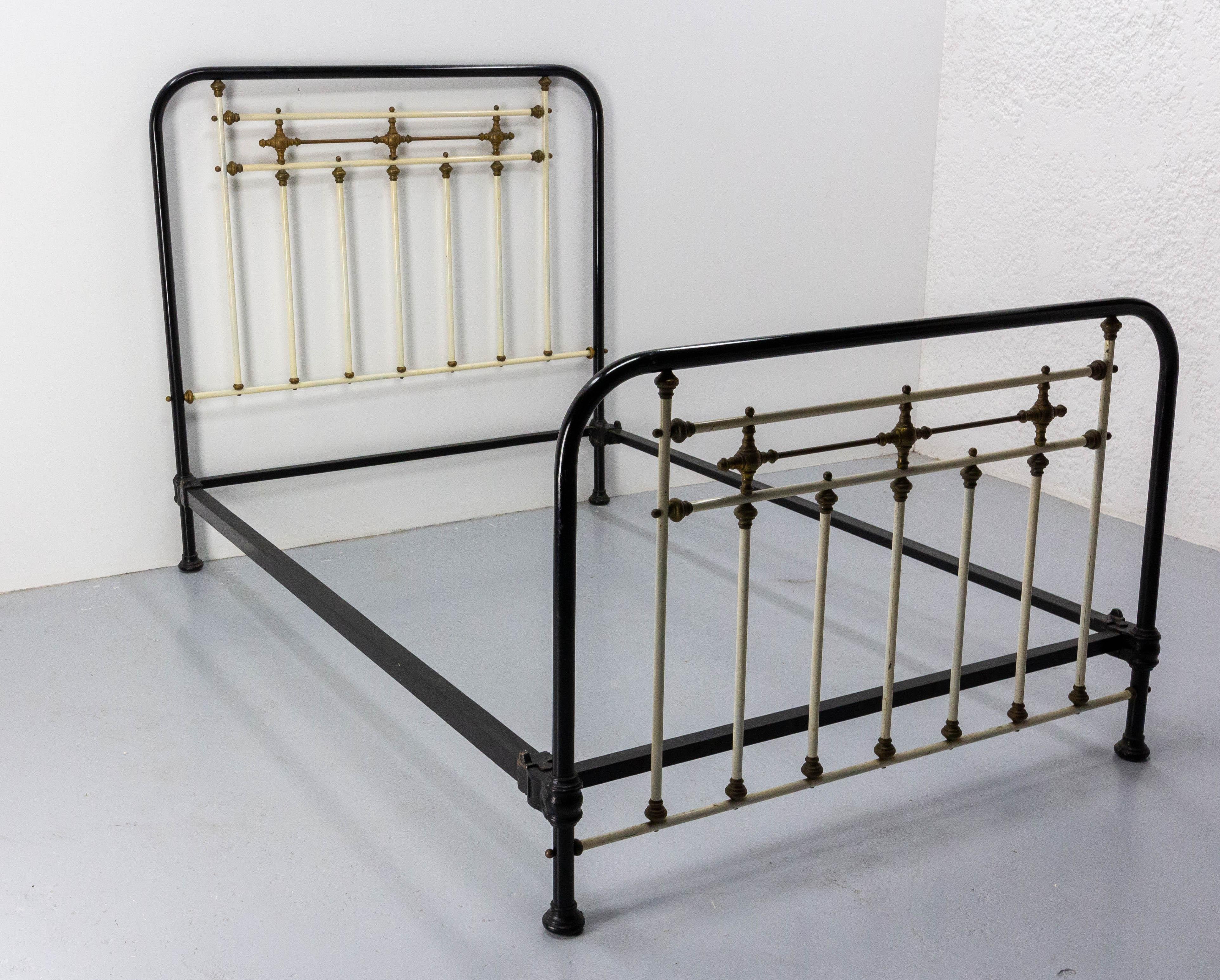 French Art Deco Metal Single Bed, circa 1920 In Good Condition For Sale In Labrit, Landes