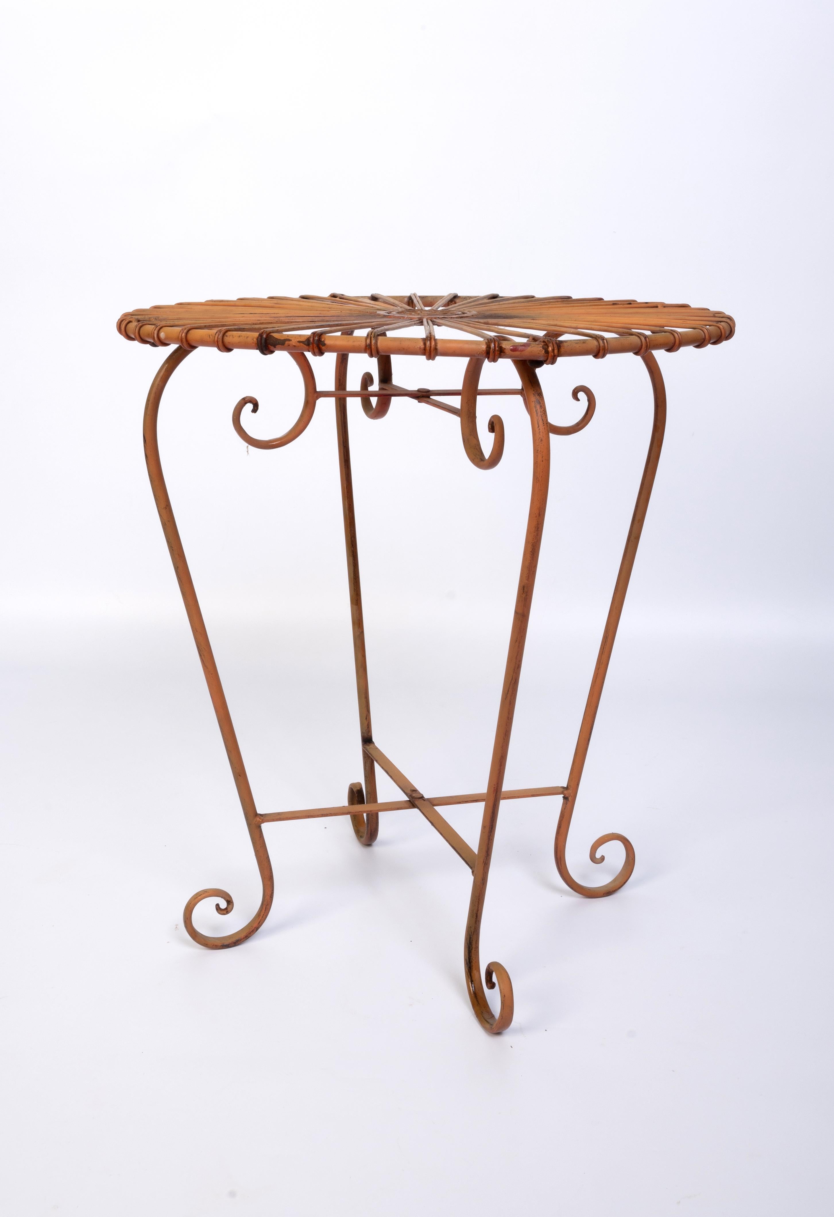 Table d'appoint à café d'intérieur/extérieur Art déco en métal rond avec plateau en verre en vente 5