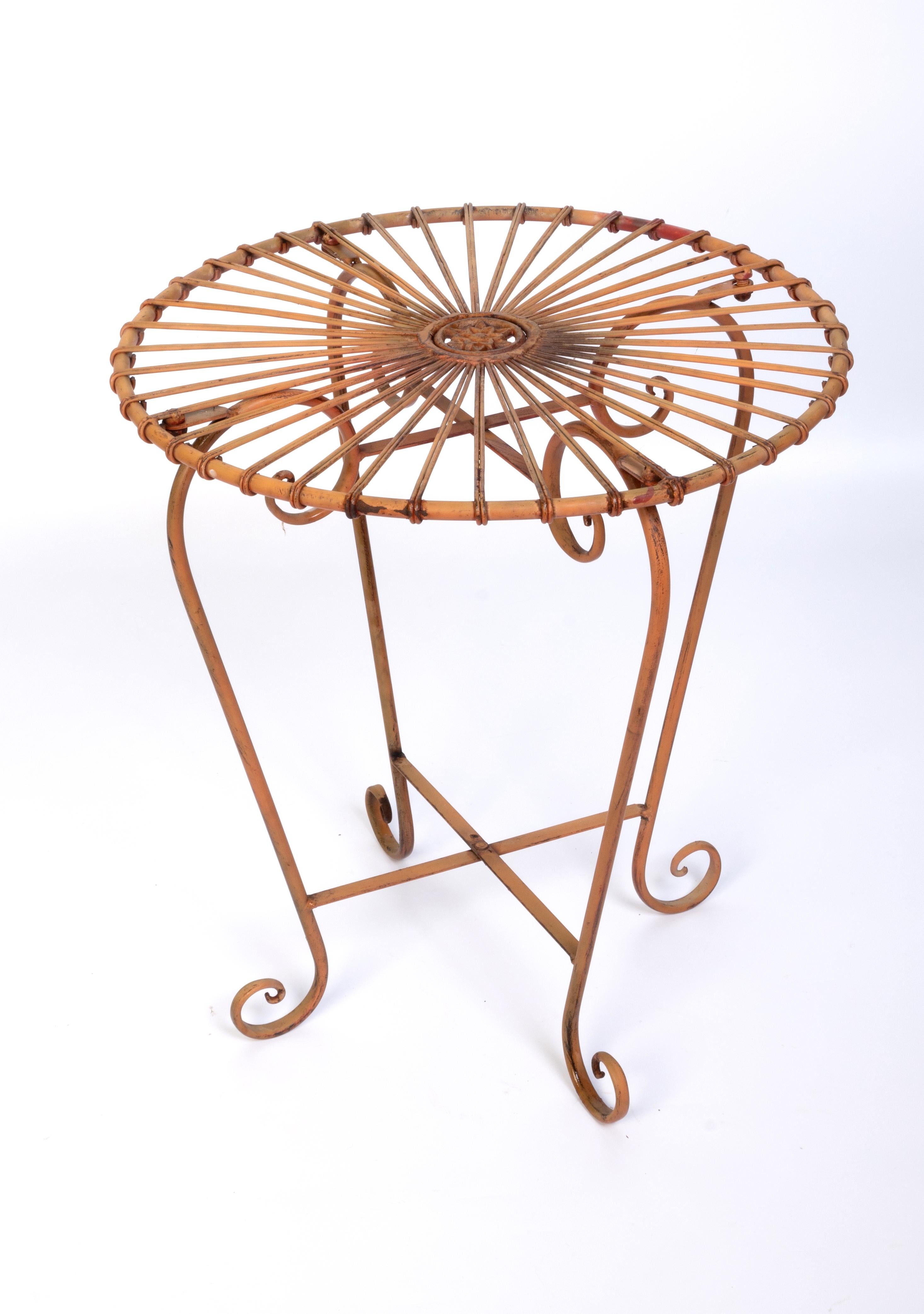 Table d'appoint à café d'intérieur/extérieur Art déco en métal rond avec plateau en verre en vente 6